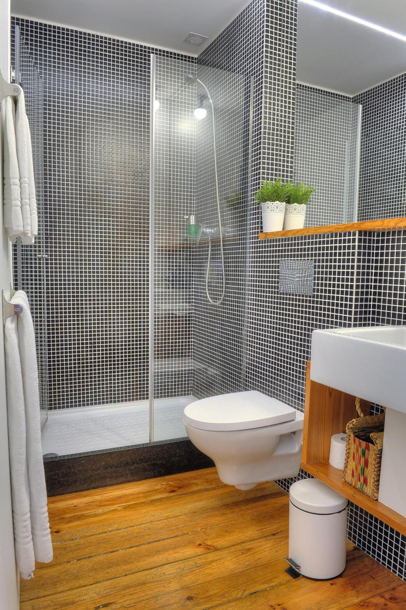Apartment Three & Bedrooms *