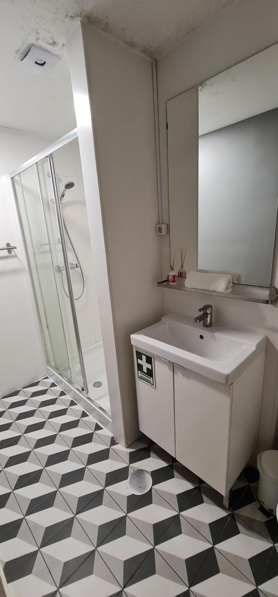 Apartment Molecular *