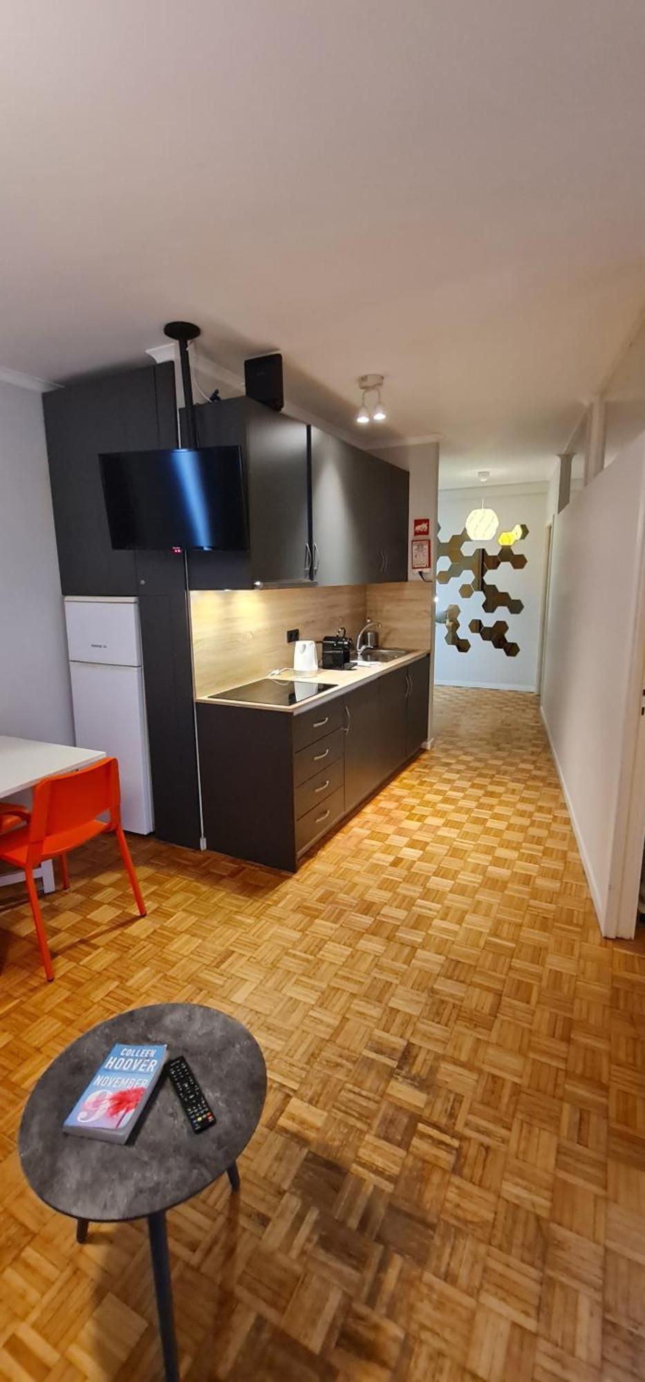 Molecular Apartment *