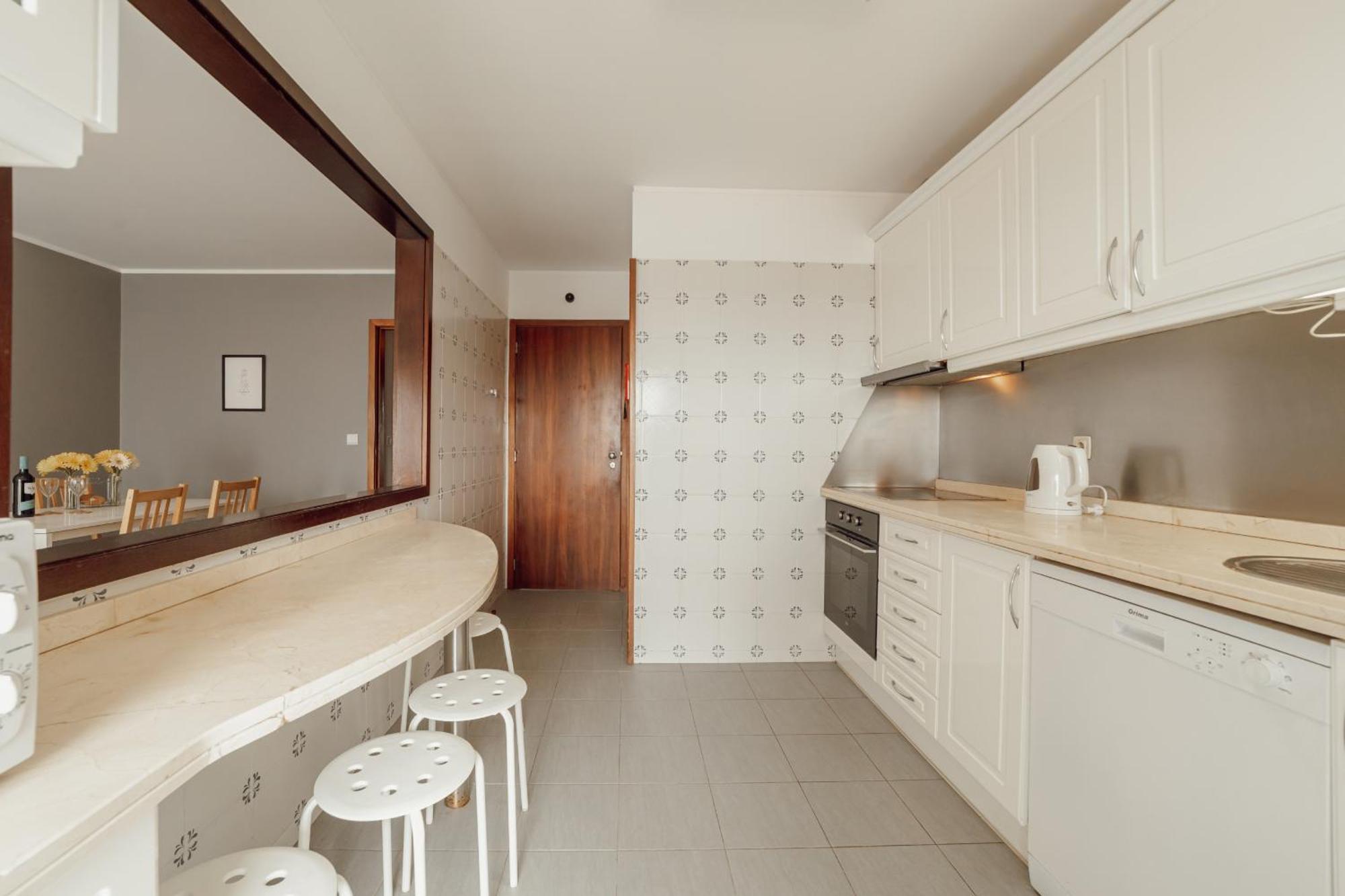 Espinho Modern 3 Bedroom By Vacationy *