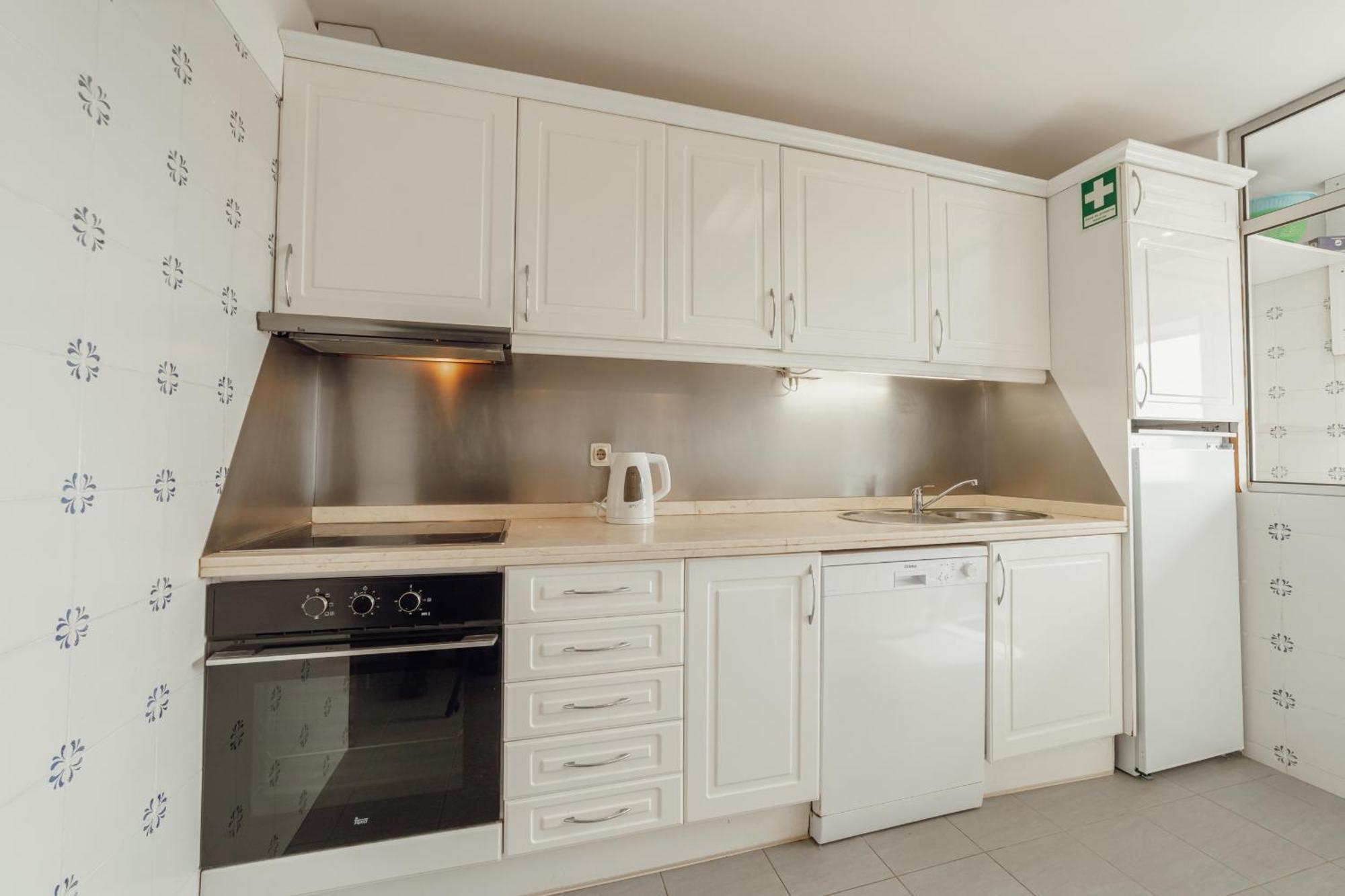 Apartment Espinho Modern 3 Bedroom By Vacationy
