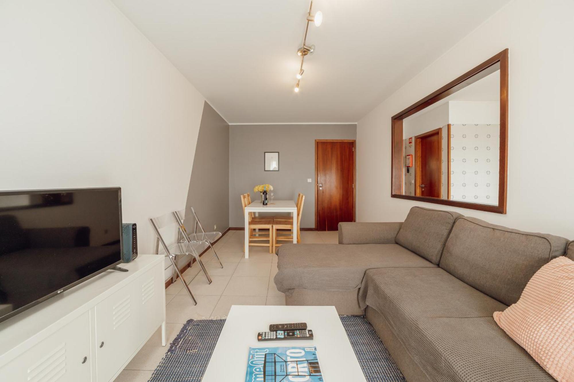 Apartment Espinho Modern 3 Bedroom By Vacationy *