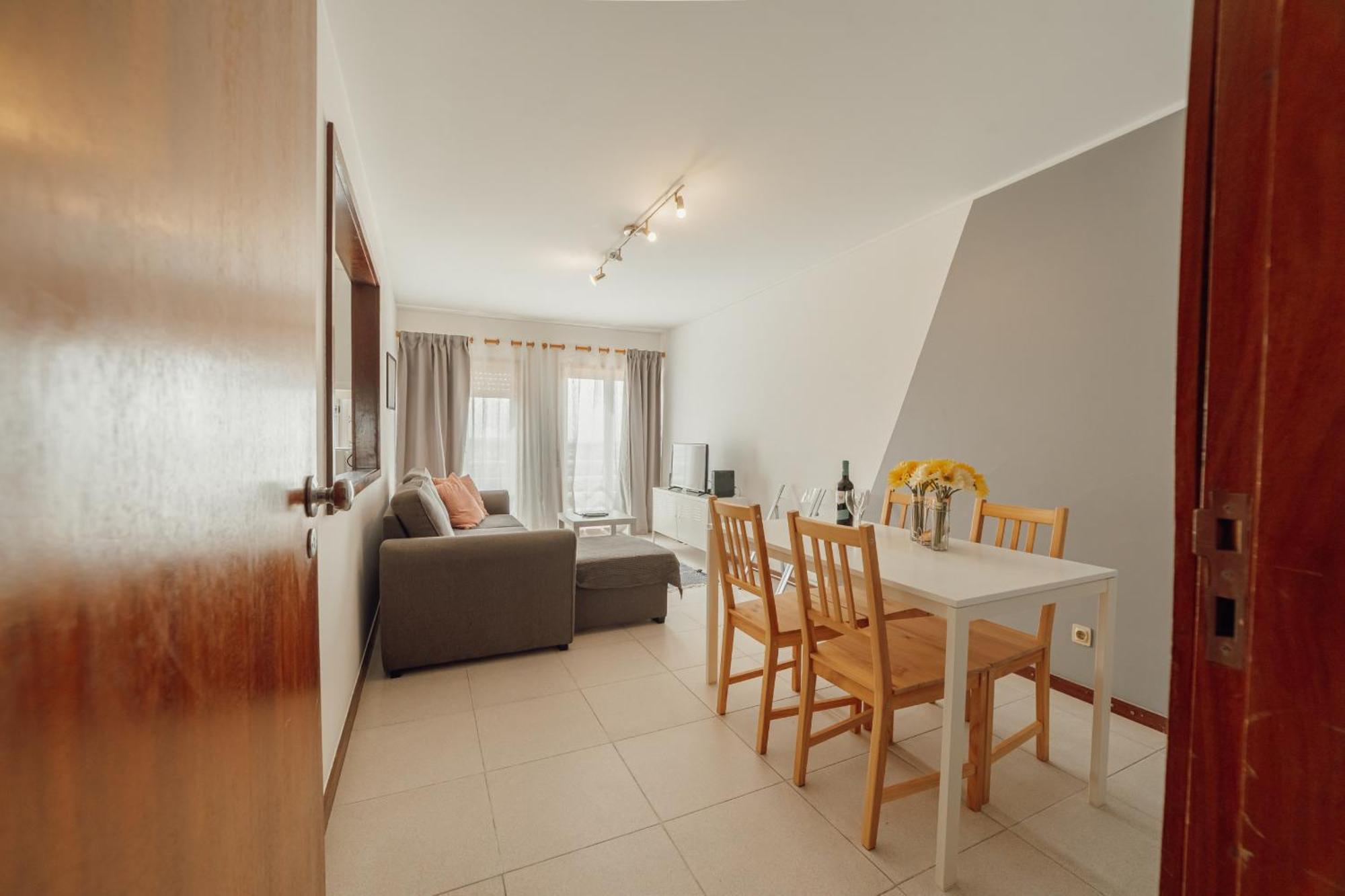 Espinho Modern 3 Bedroom By Vacationy Apartment