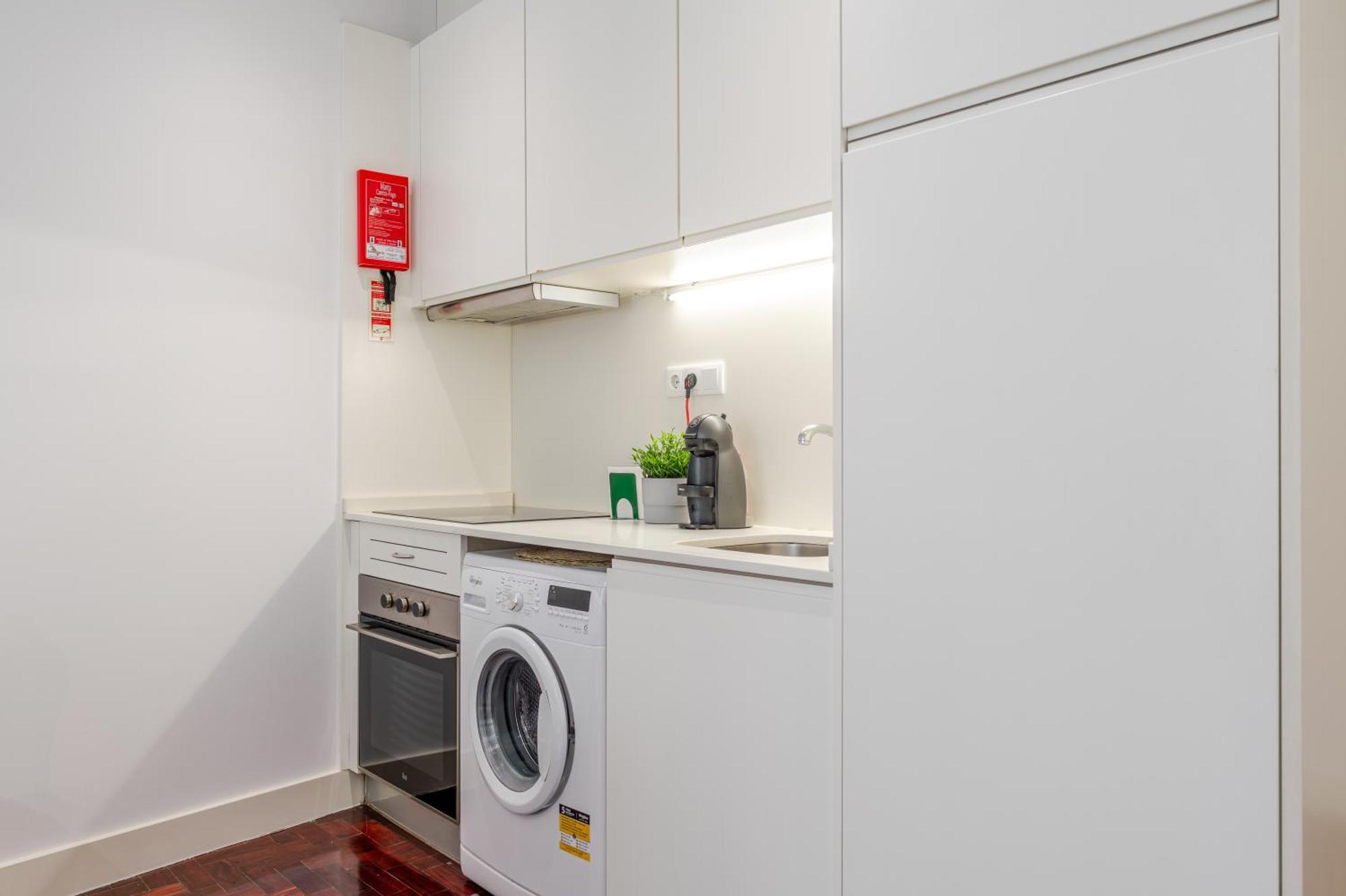 Renovated & Quiet 1-bedroom In Santa Catarina Porto