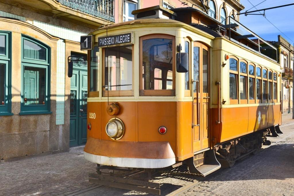 Enjoy A Beautiful Sunset In Apartment Porto