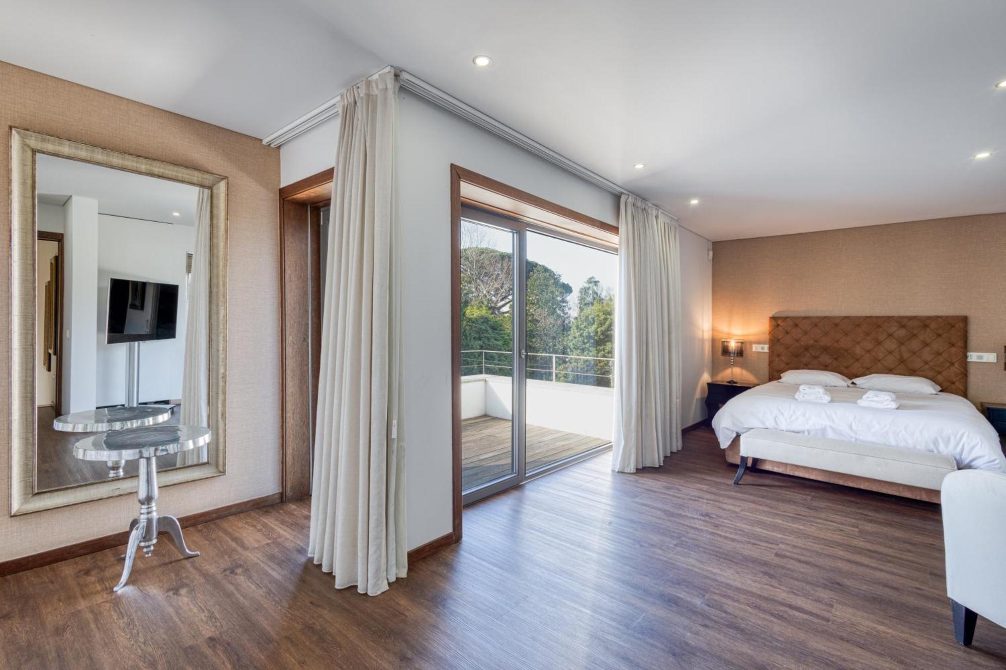 On Luxury House - Pool & Parking Holiday home