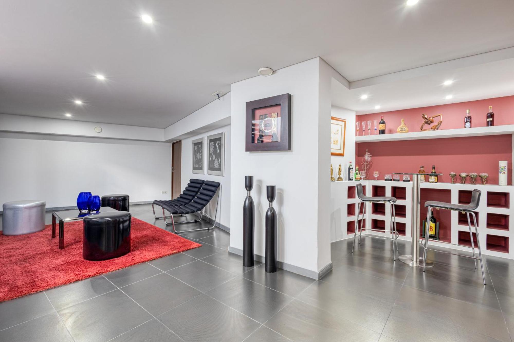 On Luxury House - Pool & Parking Holiday home