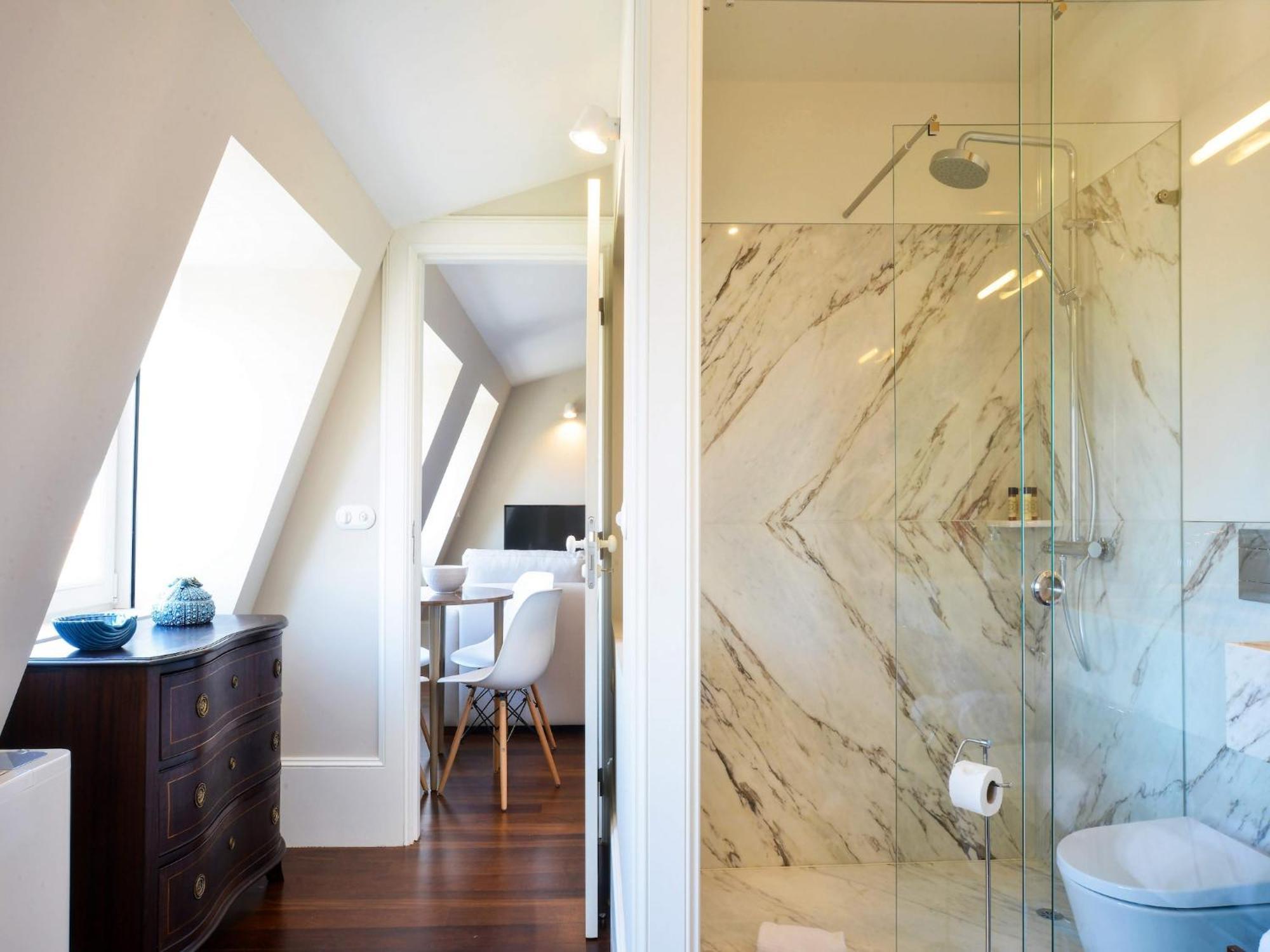 Apartment Retreat Comfort & Style In The Heart *