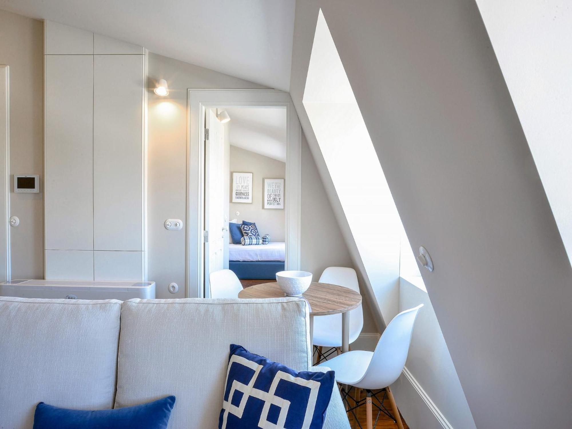 Apartment Retreat Comfort & Style In The Heart