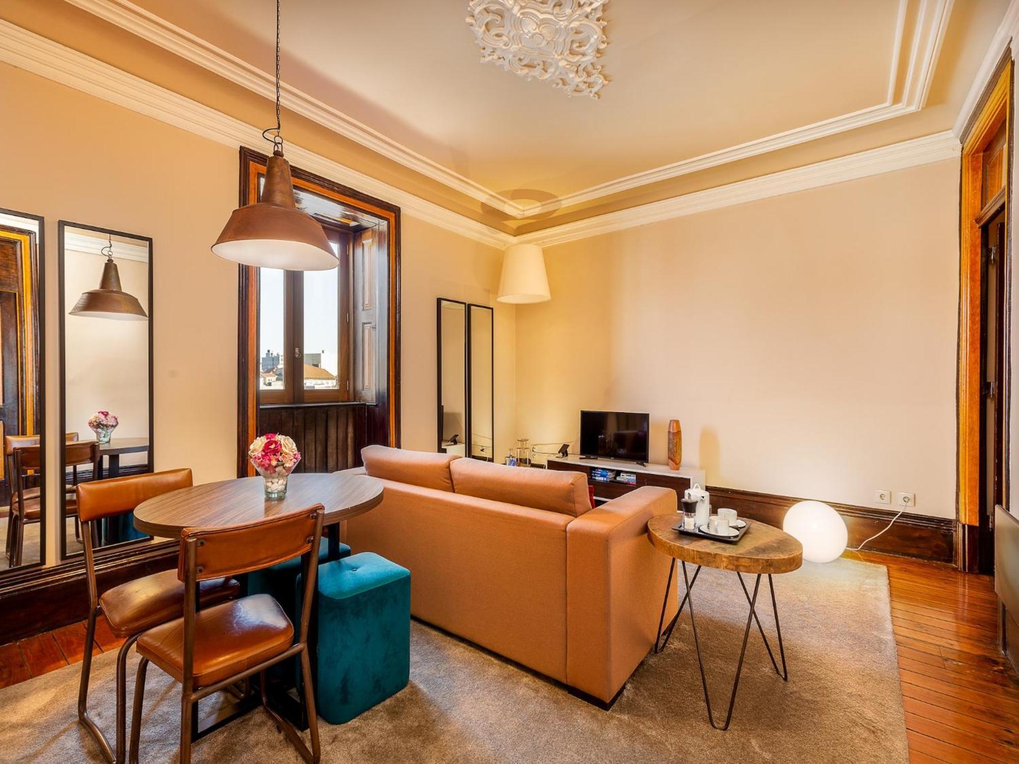 Charming With Balcony In Apartment Porto