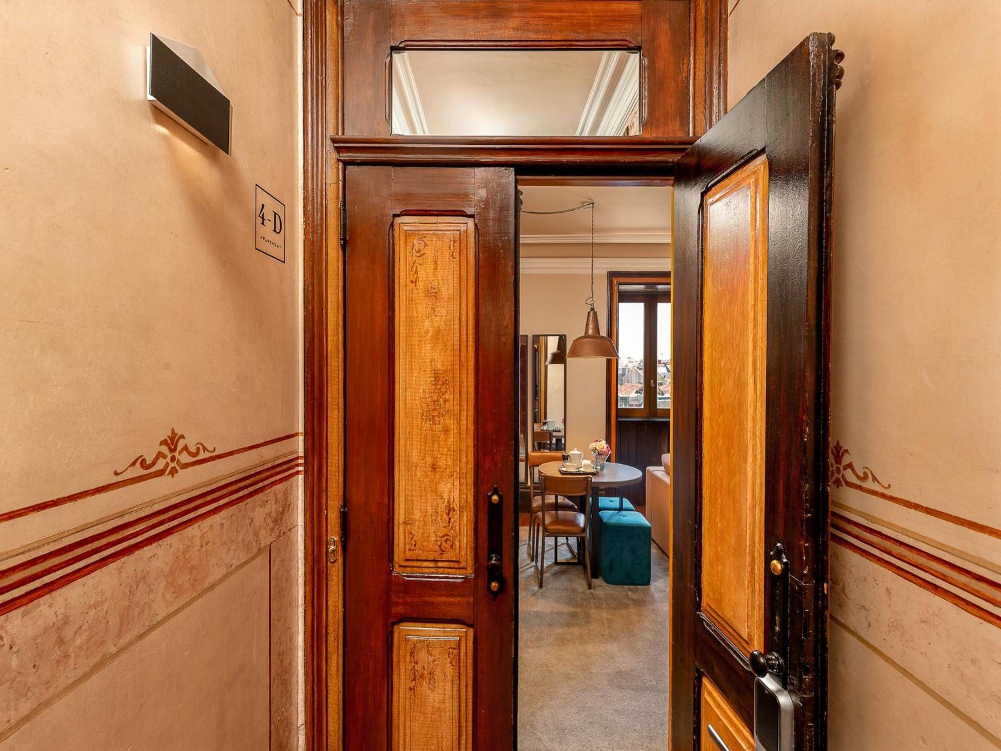 Apartment Charming With Balcony In *