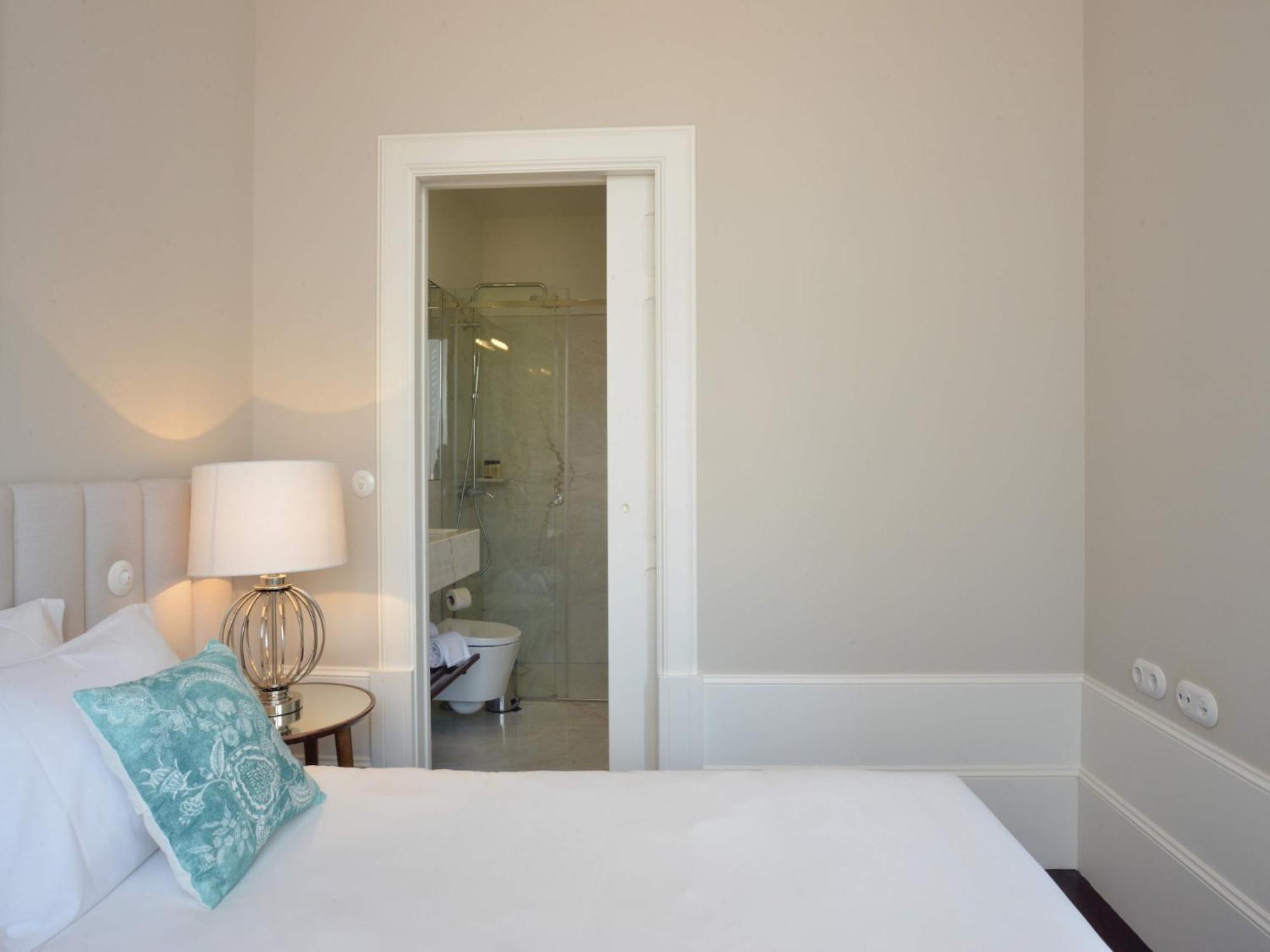 Spacious With Modern Amenities Apartment *