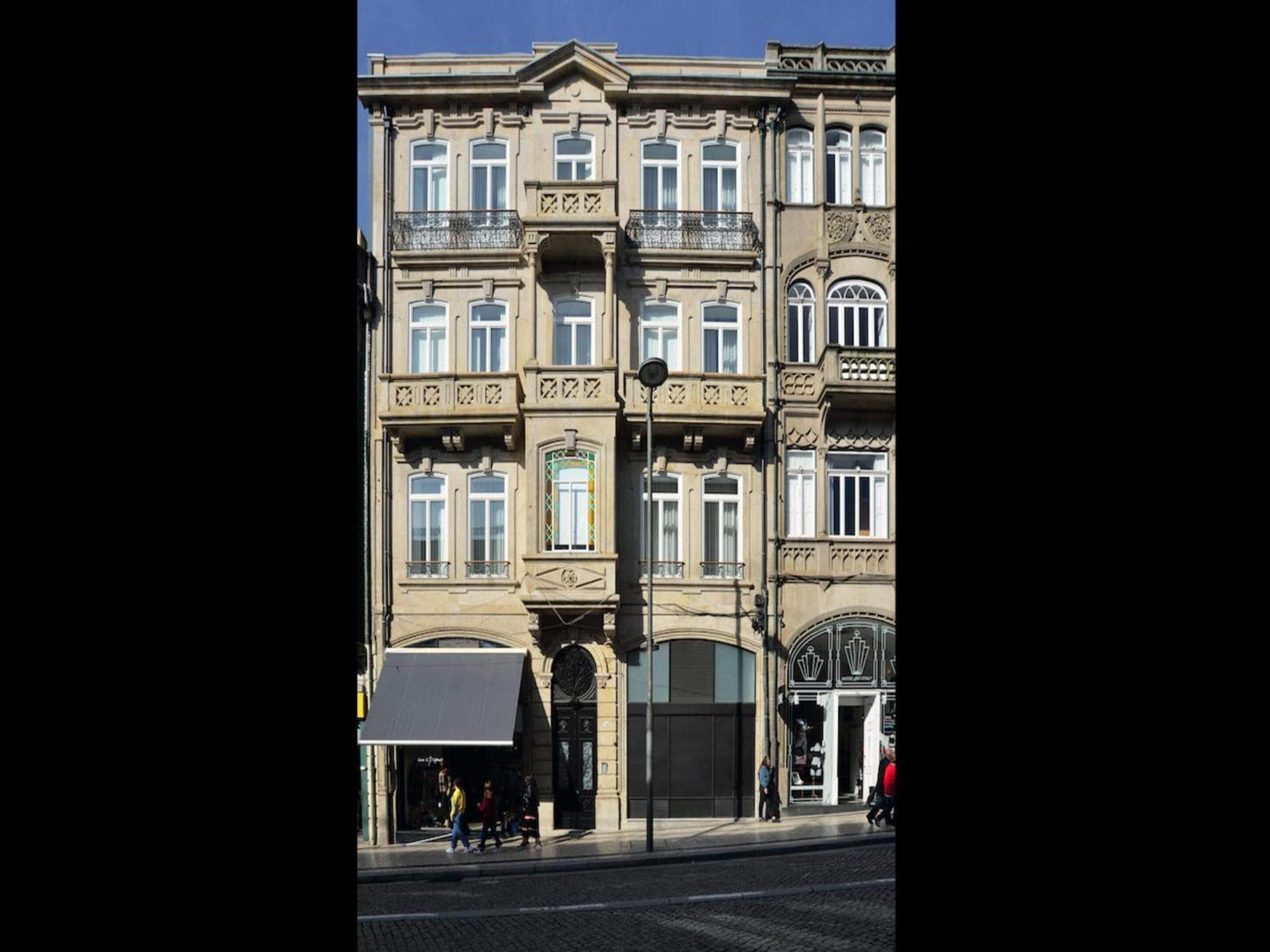 Apartment Spacious With Modern Amenities *