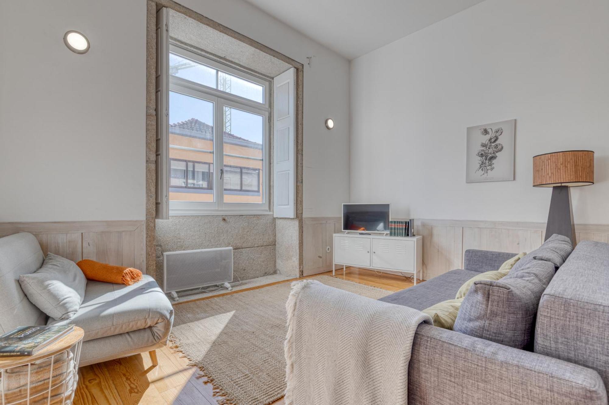 Formosa With Parking And Historic Charm! Porto