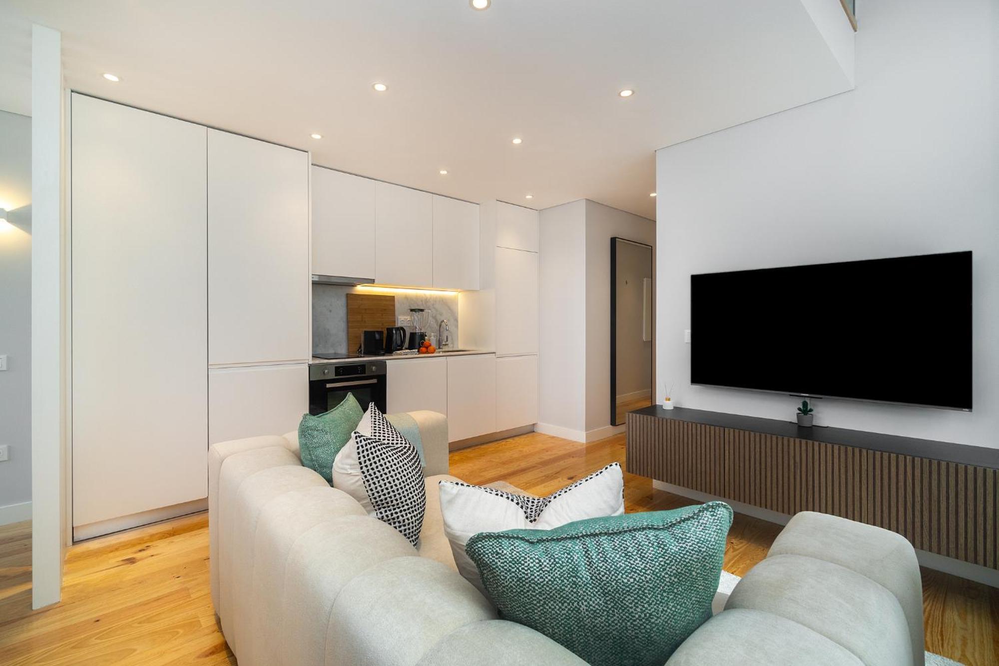 Apartment Whome Trendy Cedofeita Loft - Luxe & Light-filled *