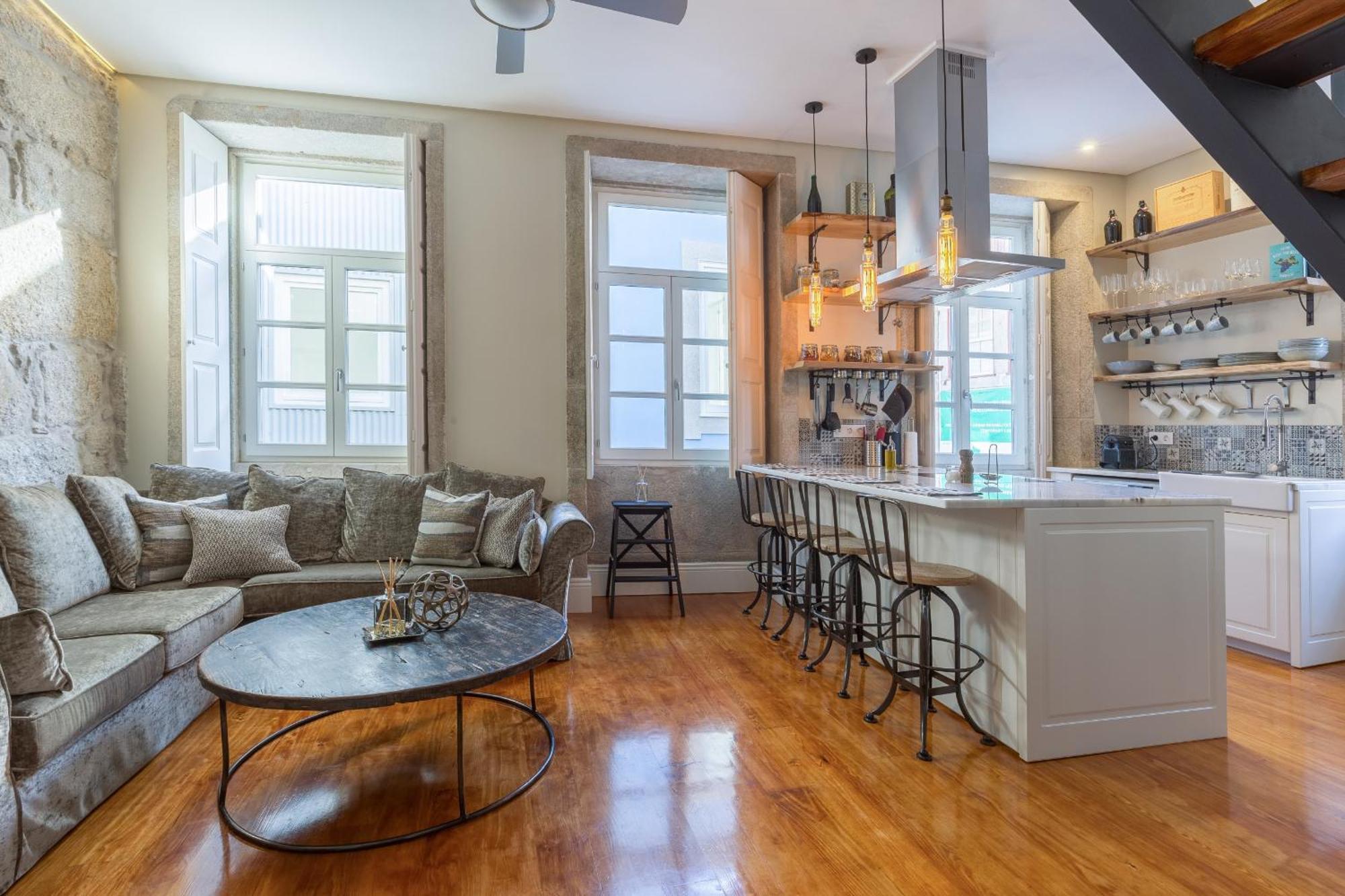 Stylish Downtown Duplex 2br Walk Everywhere! Apartment *