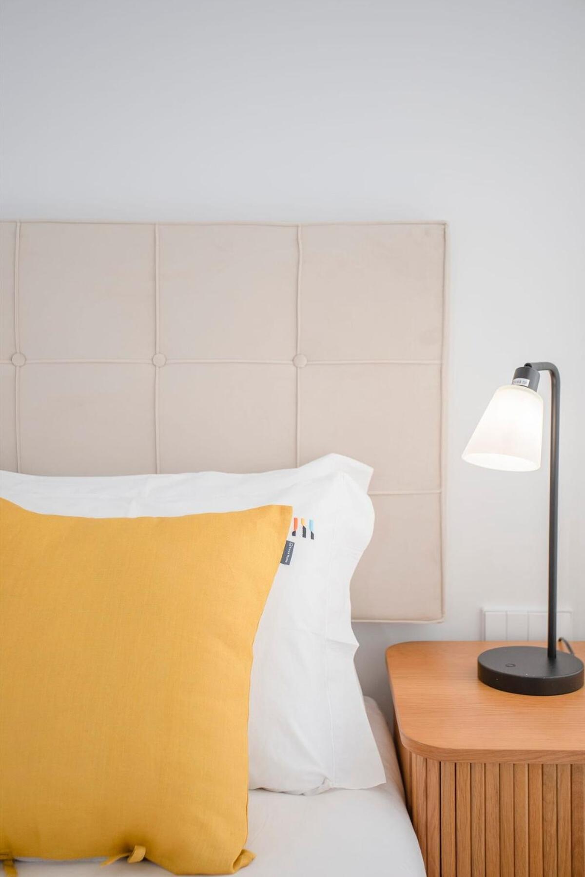 Liiiving In - Modern & Glam J Apartment *