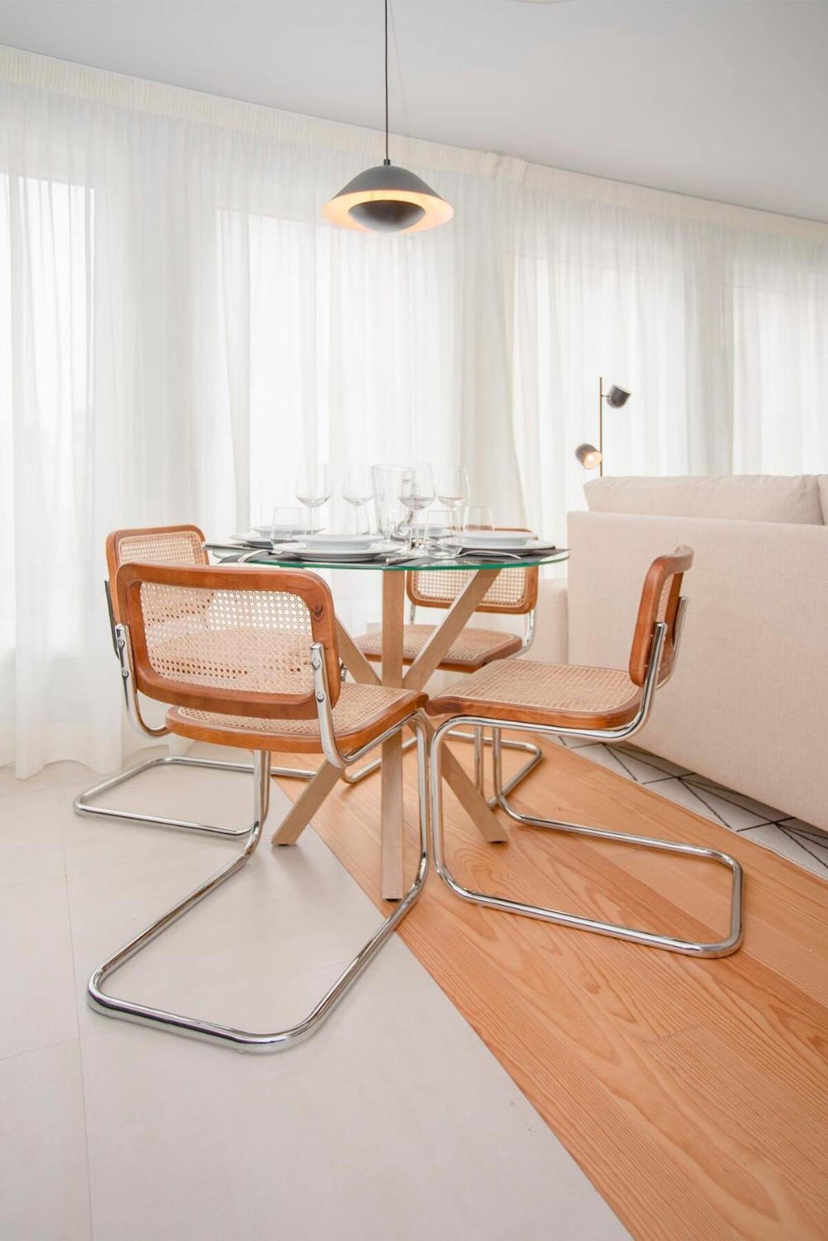 Liiiving In - Modern & Glam J