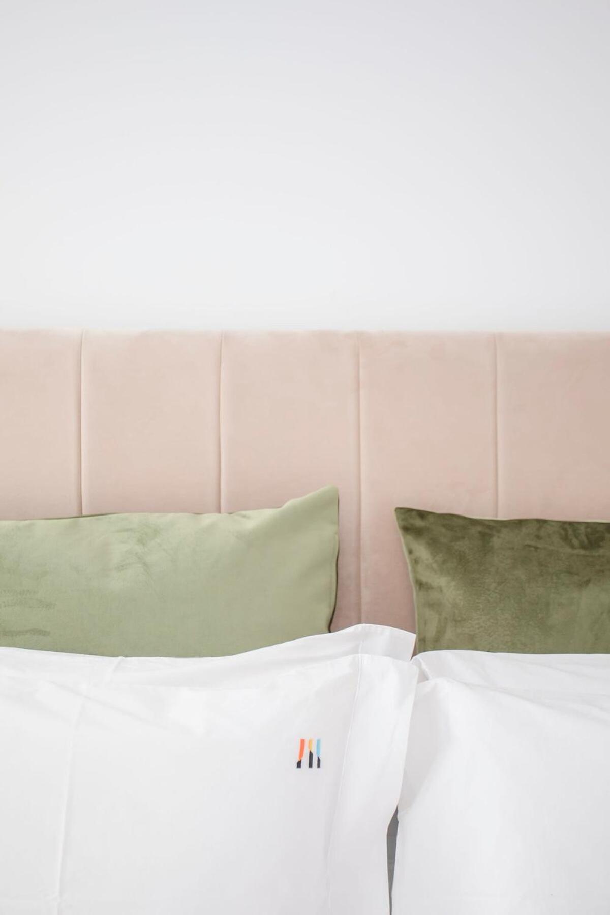 Liiiving In - Modern & Glam J