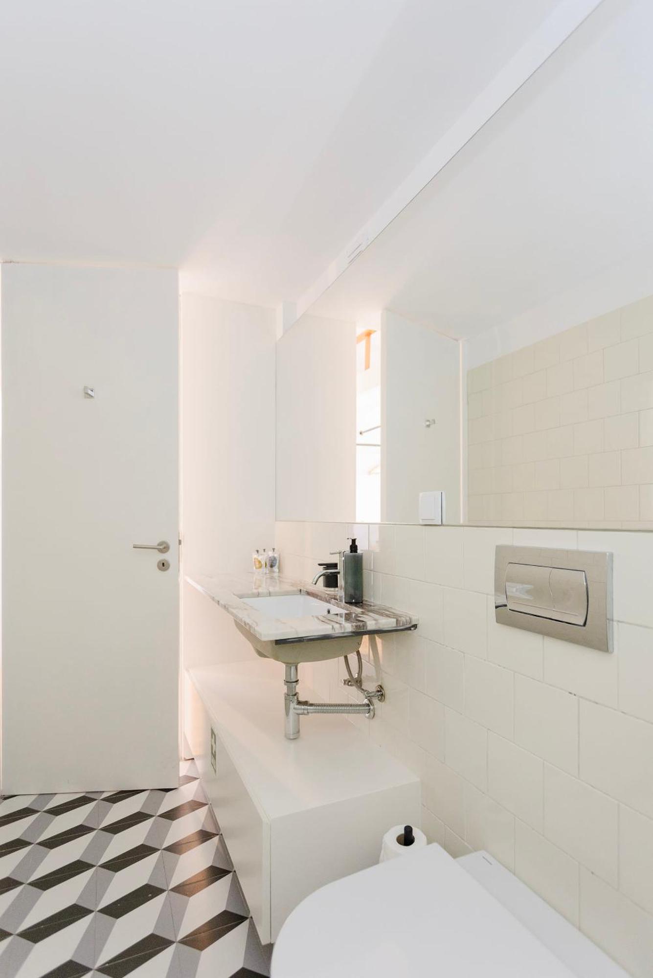 Apartment Liiiving In - Mezzanine Delight Balcony Porto