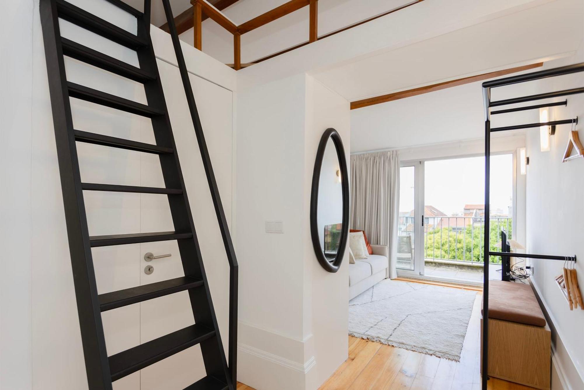 Liiiving In - Mezzanine Delight Balcony