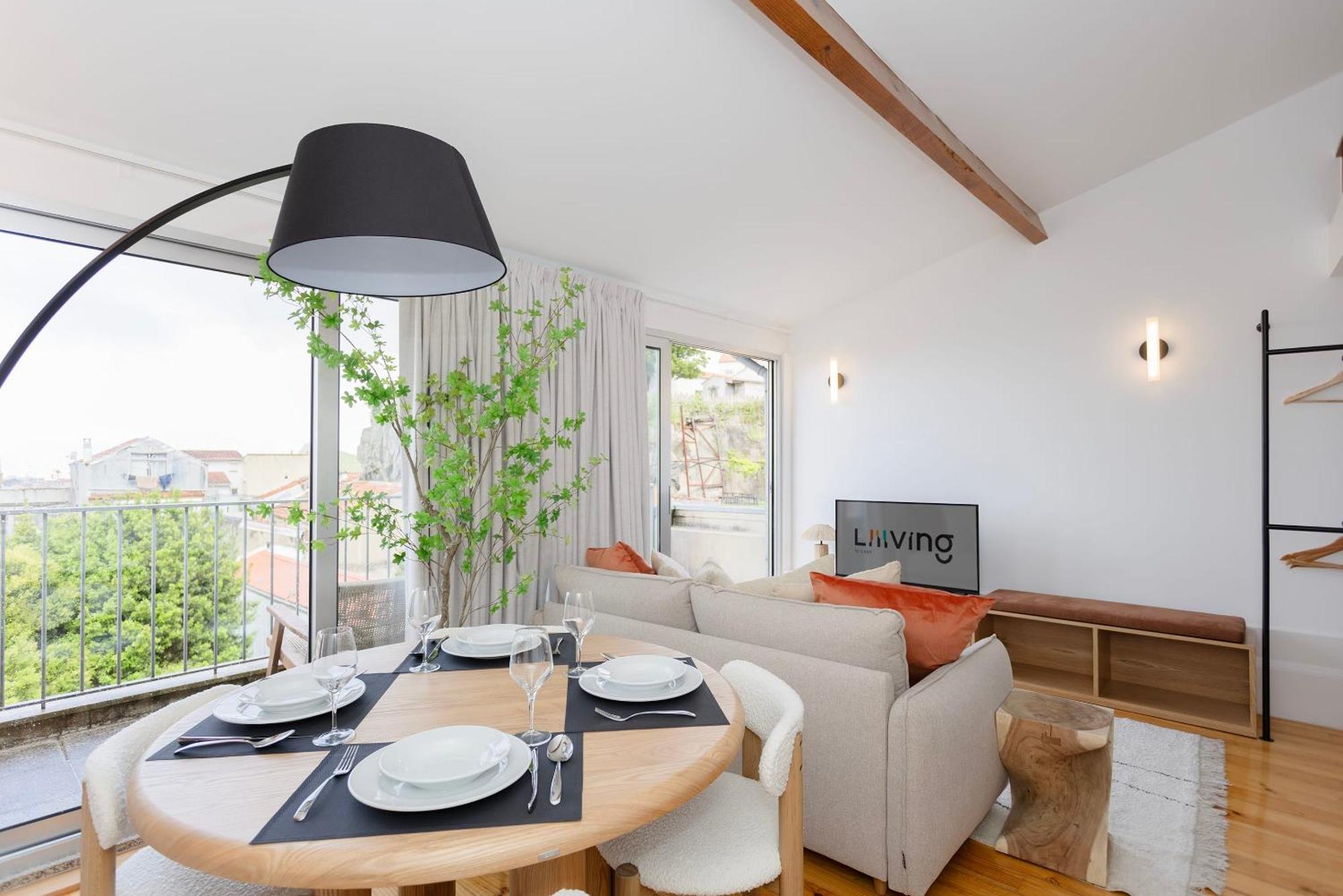 Apartment Liiiving In - Mezzanine Delight Balcony *