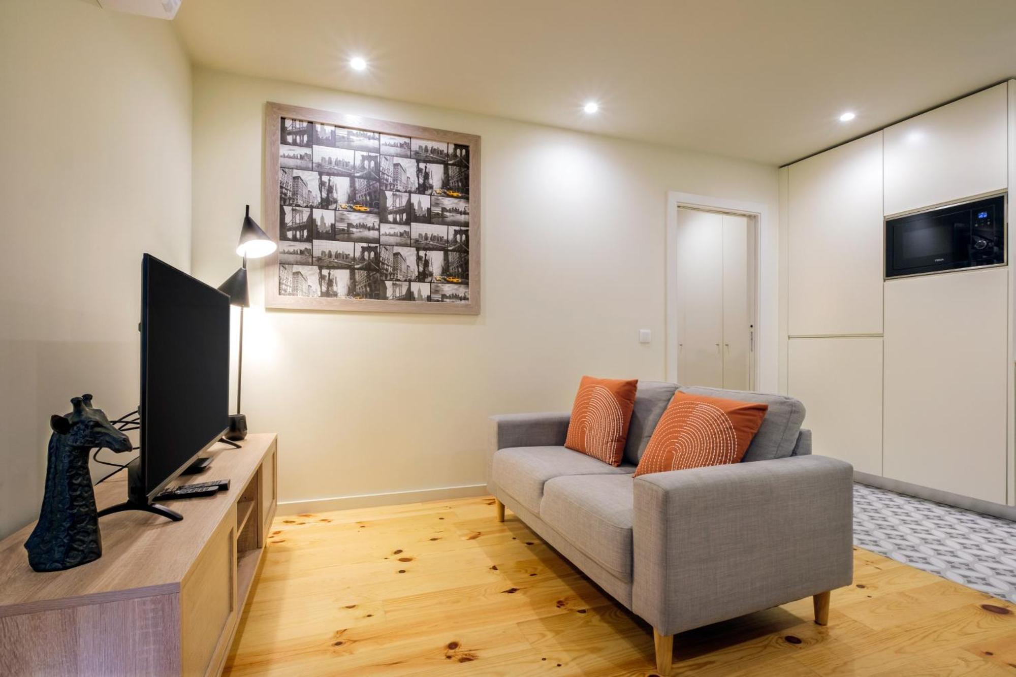 Luxury Style 6 With Ac Downtown Near Metro Apartment