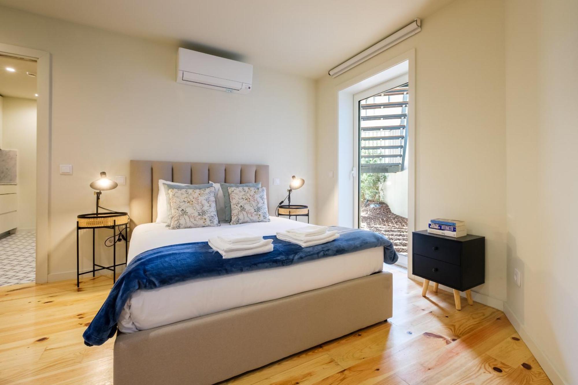 Luxury Style 6 With Ac Downtown Near Metro Apartment
