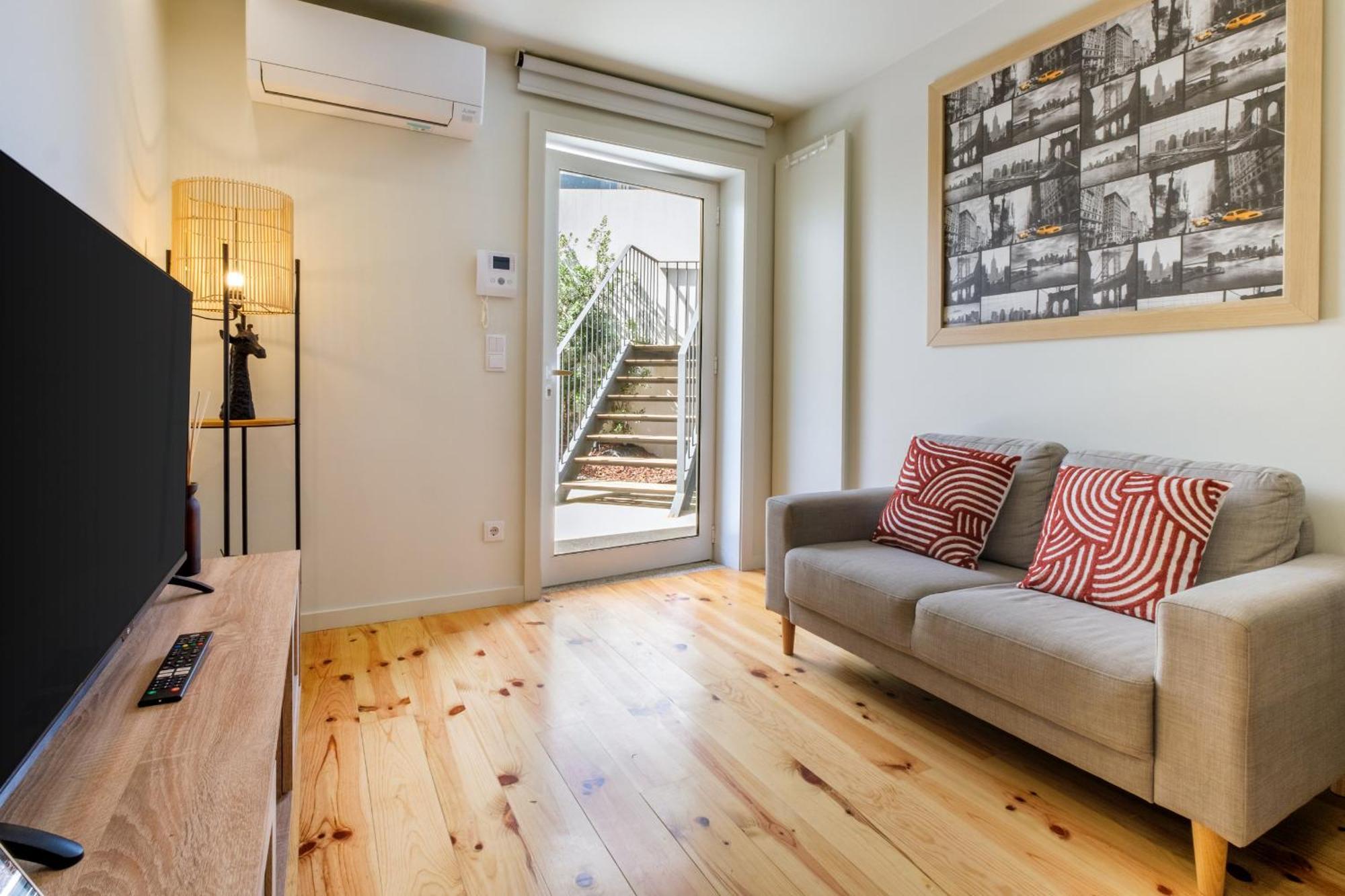 Luxury Style 7 With Ac Downtown Near Metro Apartment