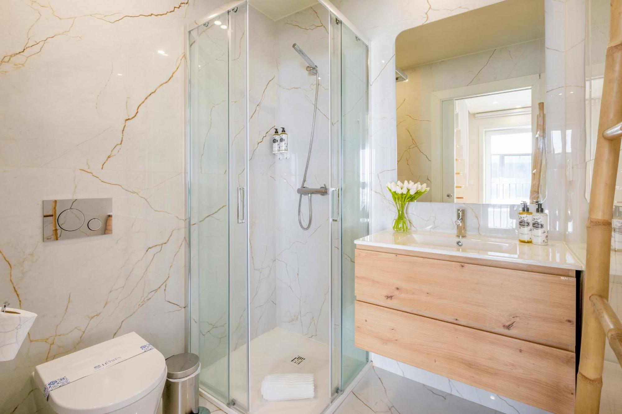 Luxury Style 4 With Ac Downtown Near Metro Apartment