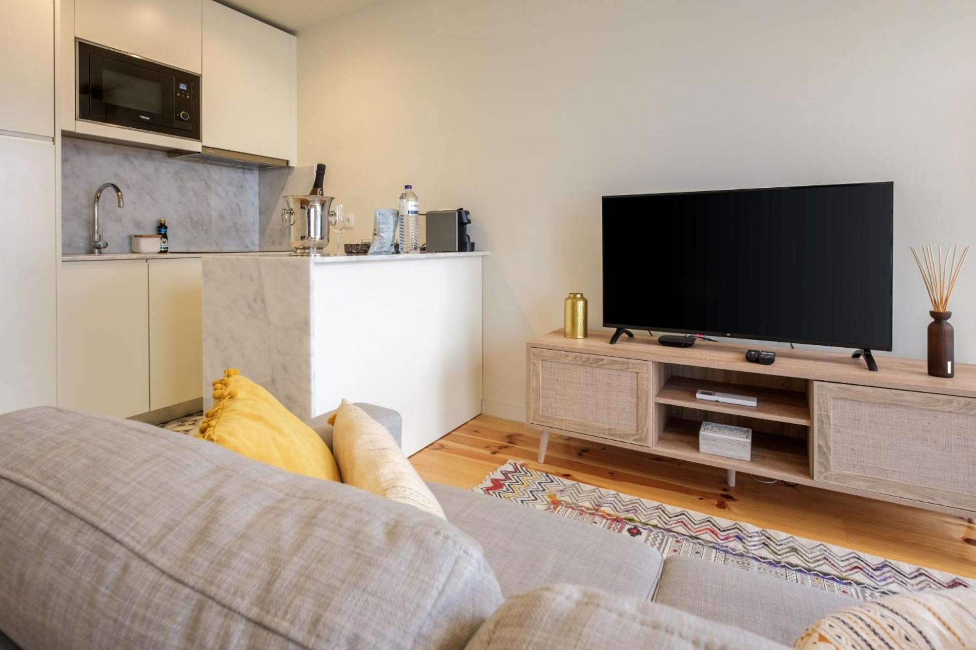 Luxury Style 4 With Ac Downtown Near Metro Apartment *