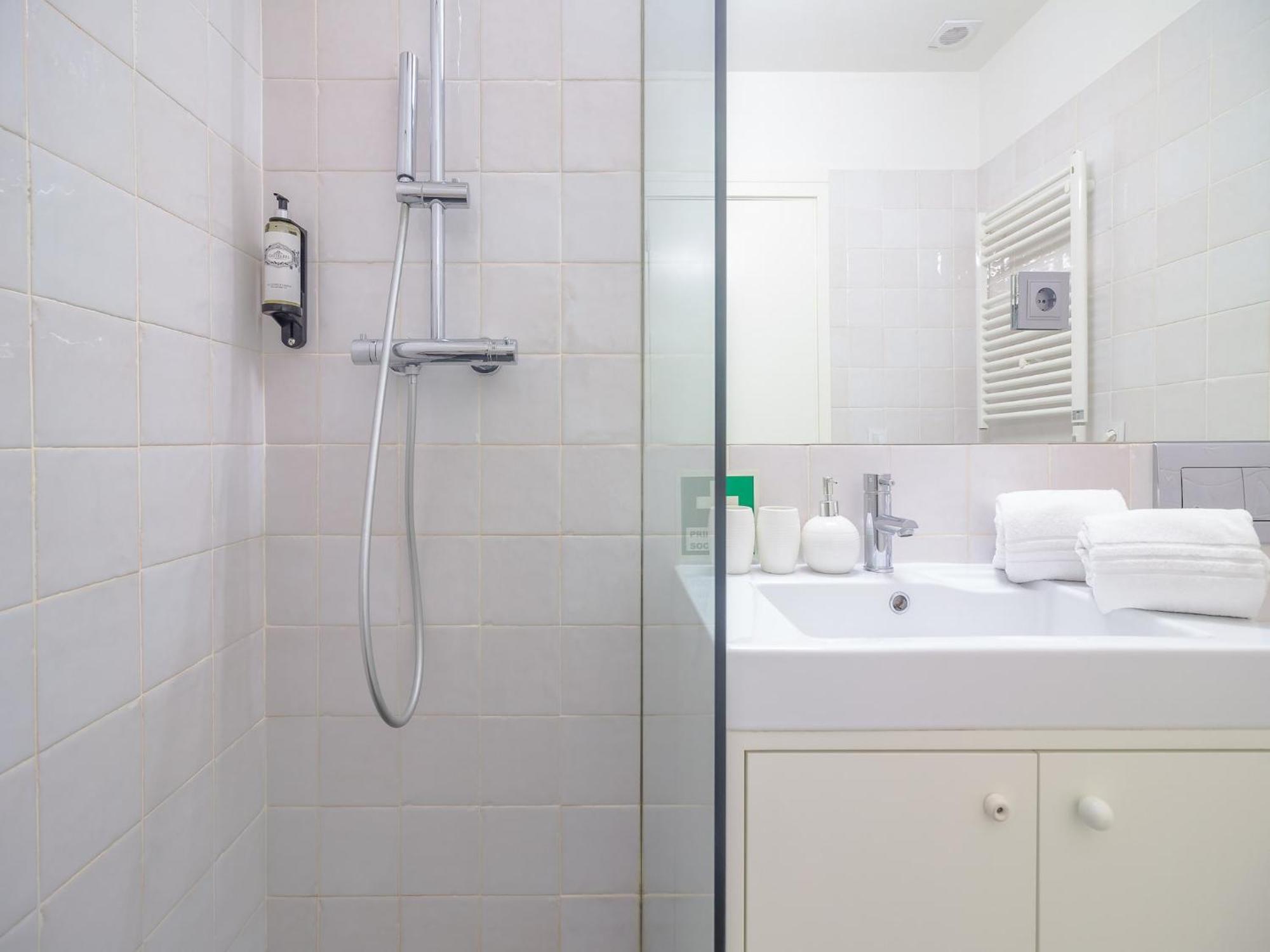 Charming Studio, Ideal For Smaller Groups * Porto