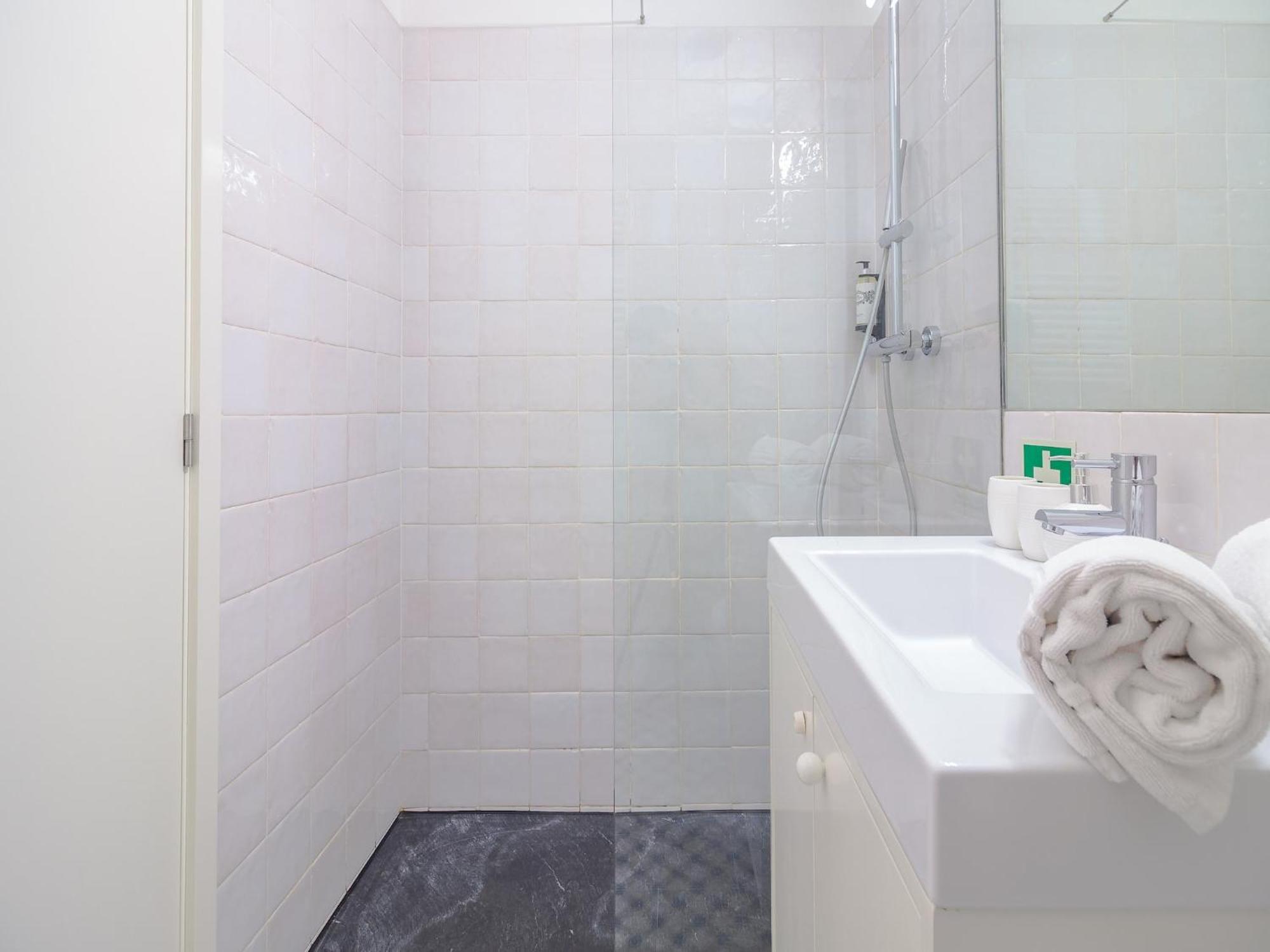 Charming Studio, Ideal For Smaller Groups Apartment