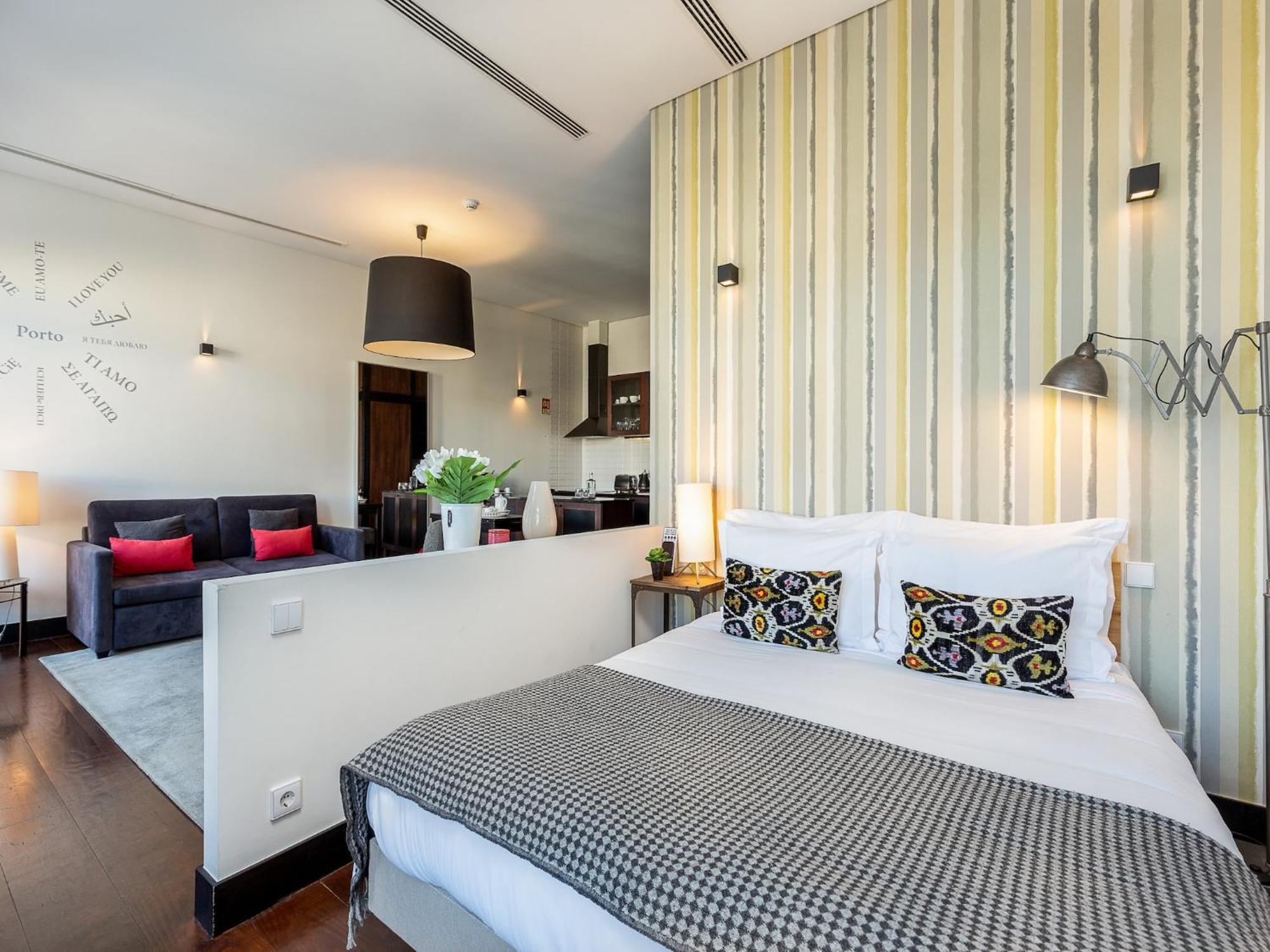 Charming With Street-view In Apartment Porto