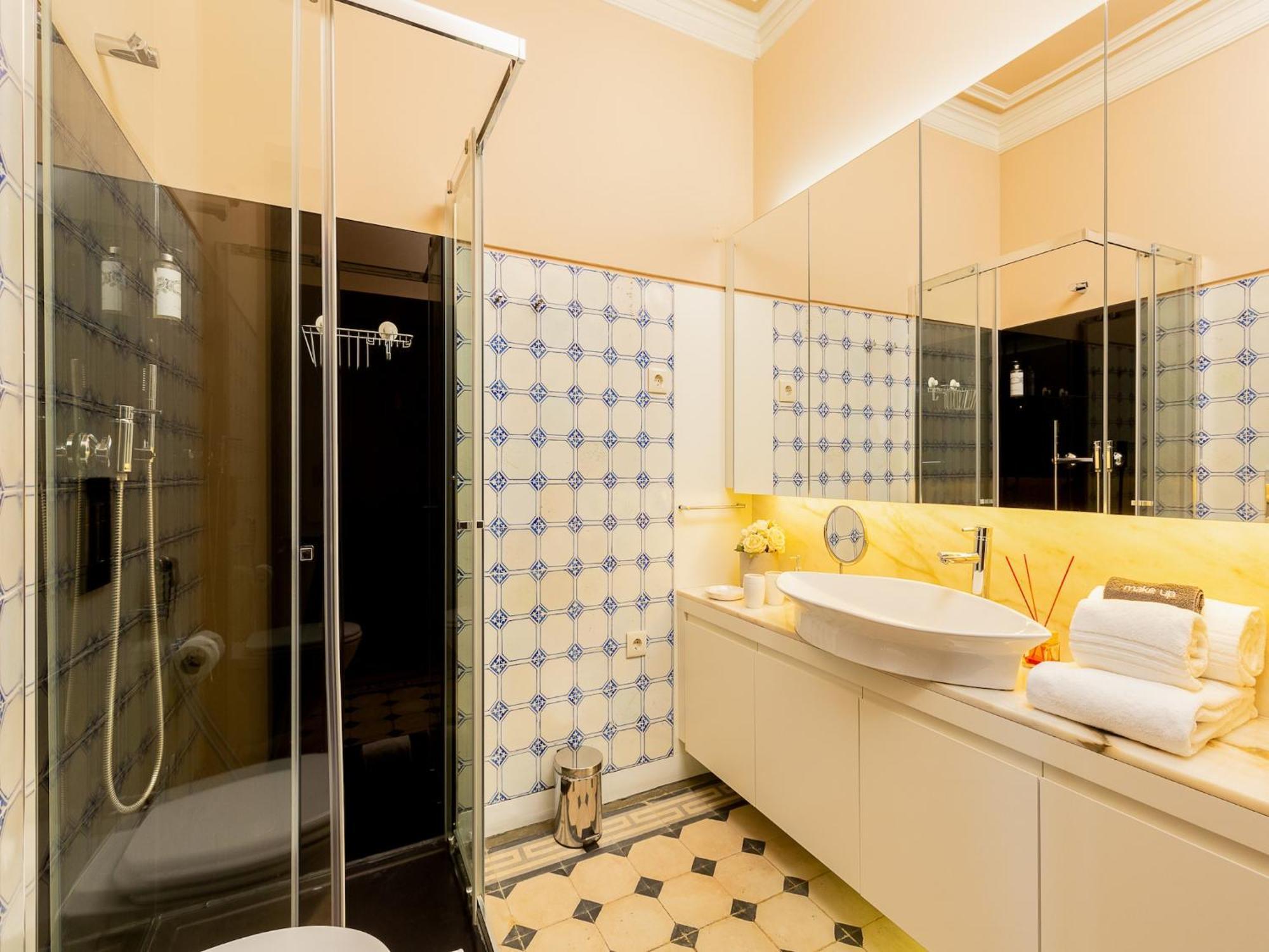 Cozy In With Modern Amenities Apartment *