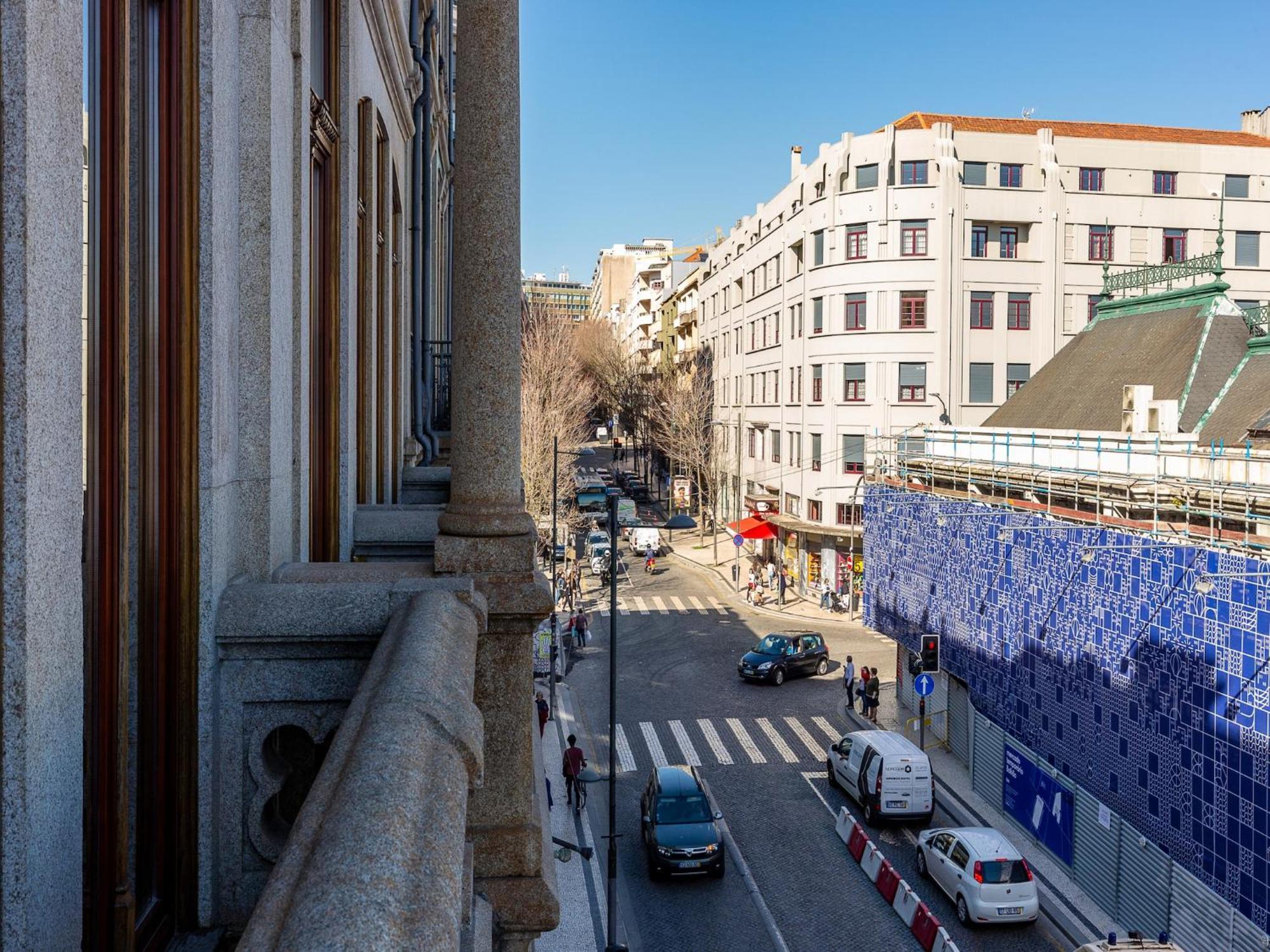 One-bedroom With Balcony In Bolhao Market