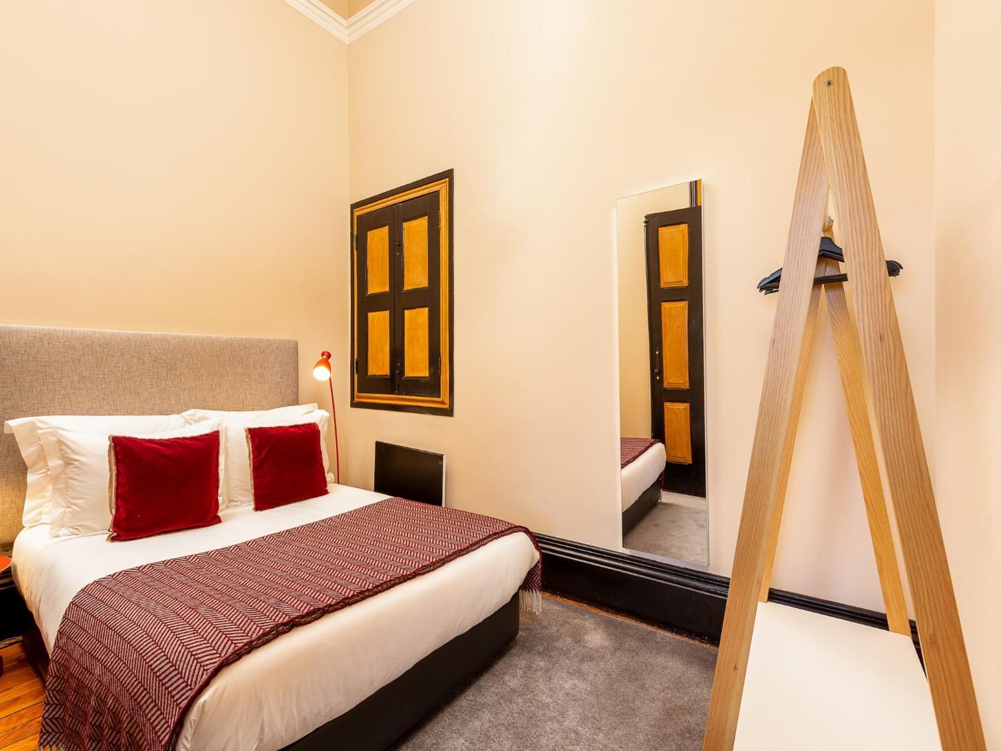 Apartment One-bedroom With Balcony In Bolhao Market