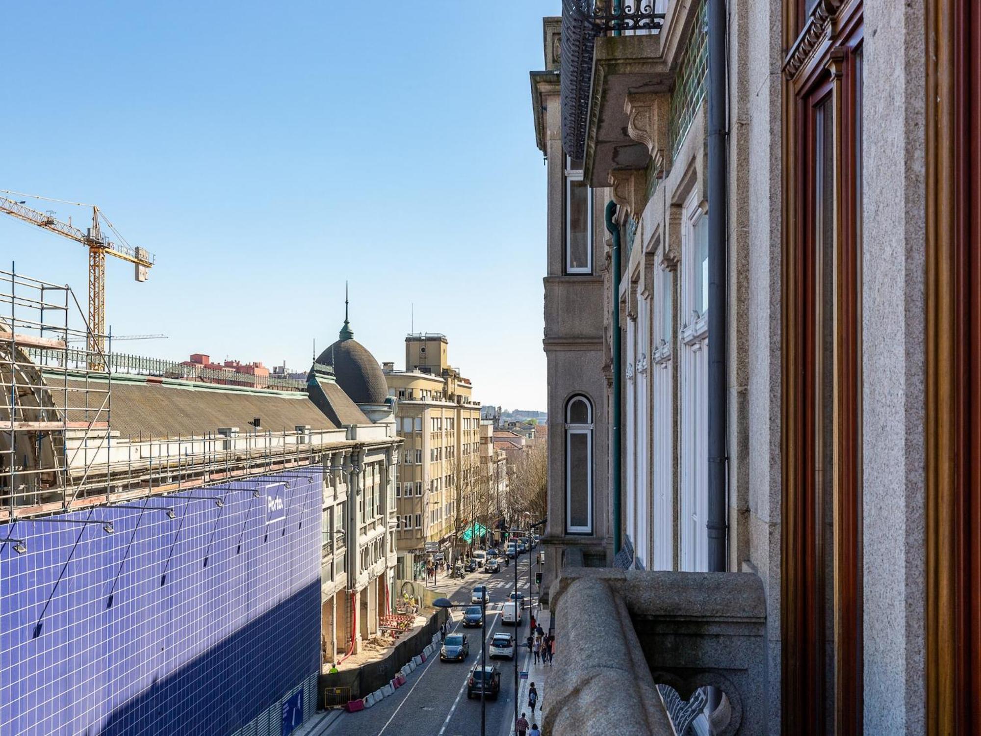 One-bedroom With Balcony In Bolhao Market Apartment Porto