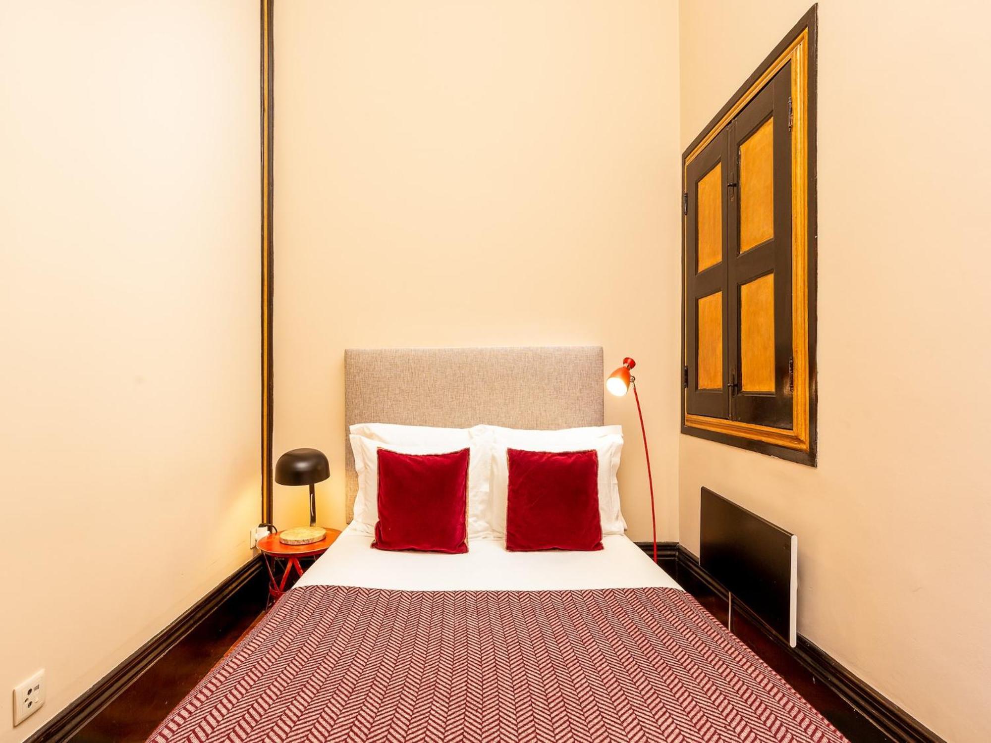 One-bedroom With Balcony In Bolhao Market * Porto