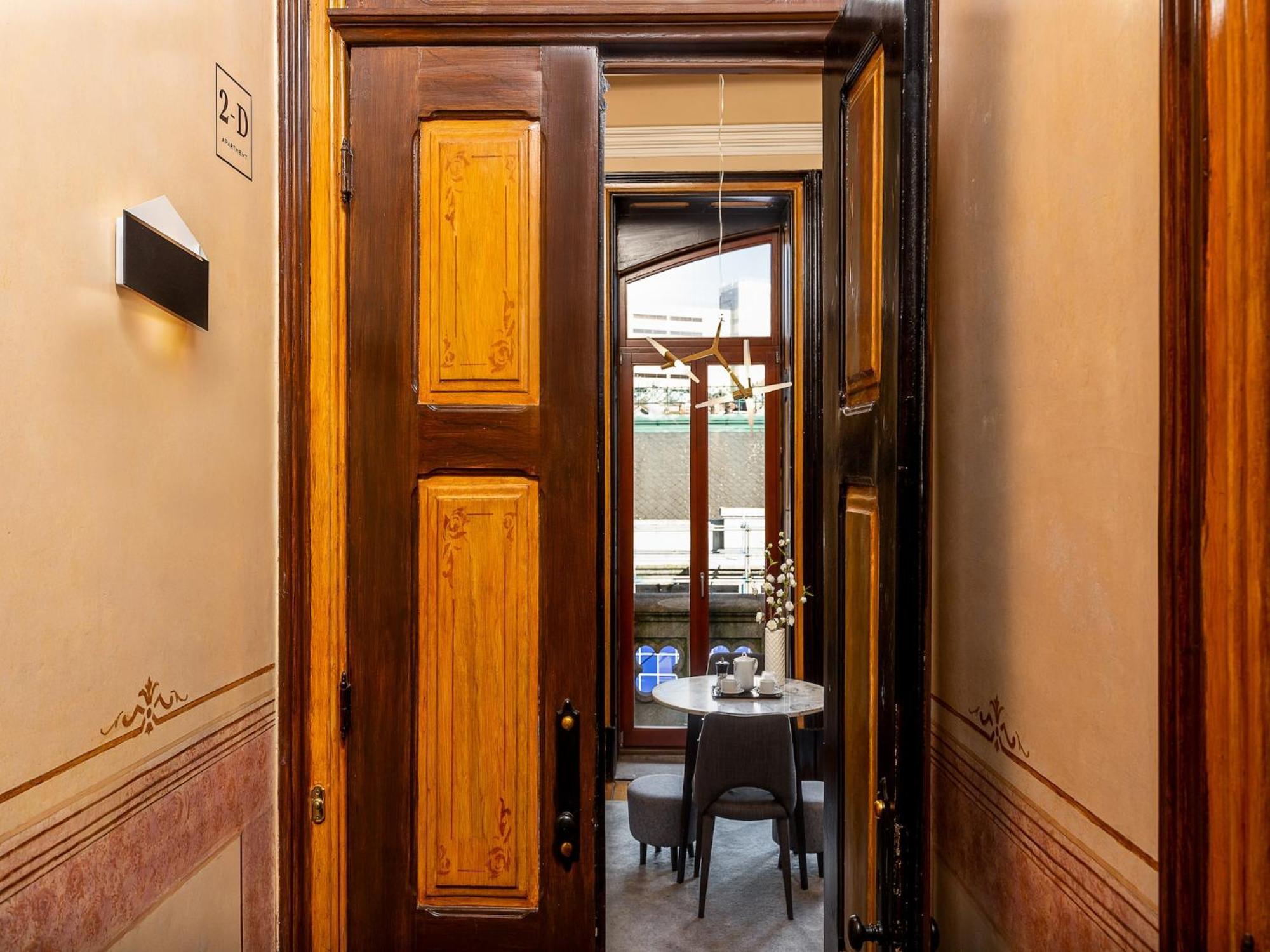 Apartment One-bedroom With Balcony In Bolhao Market *