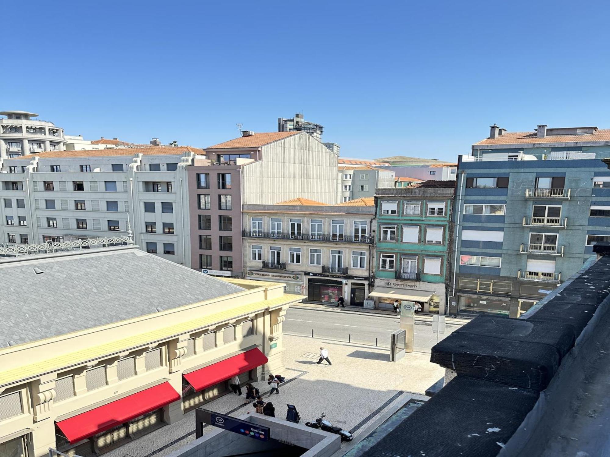Bright Near Bolhao Metro Station * Porto