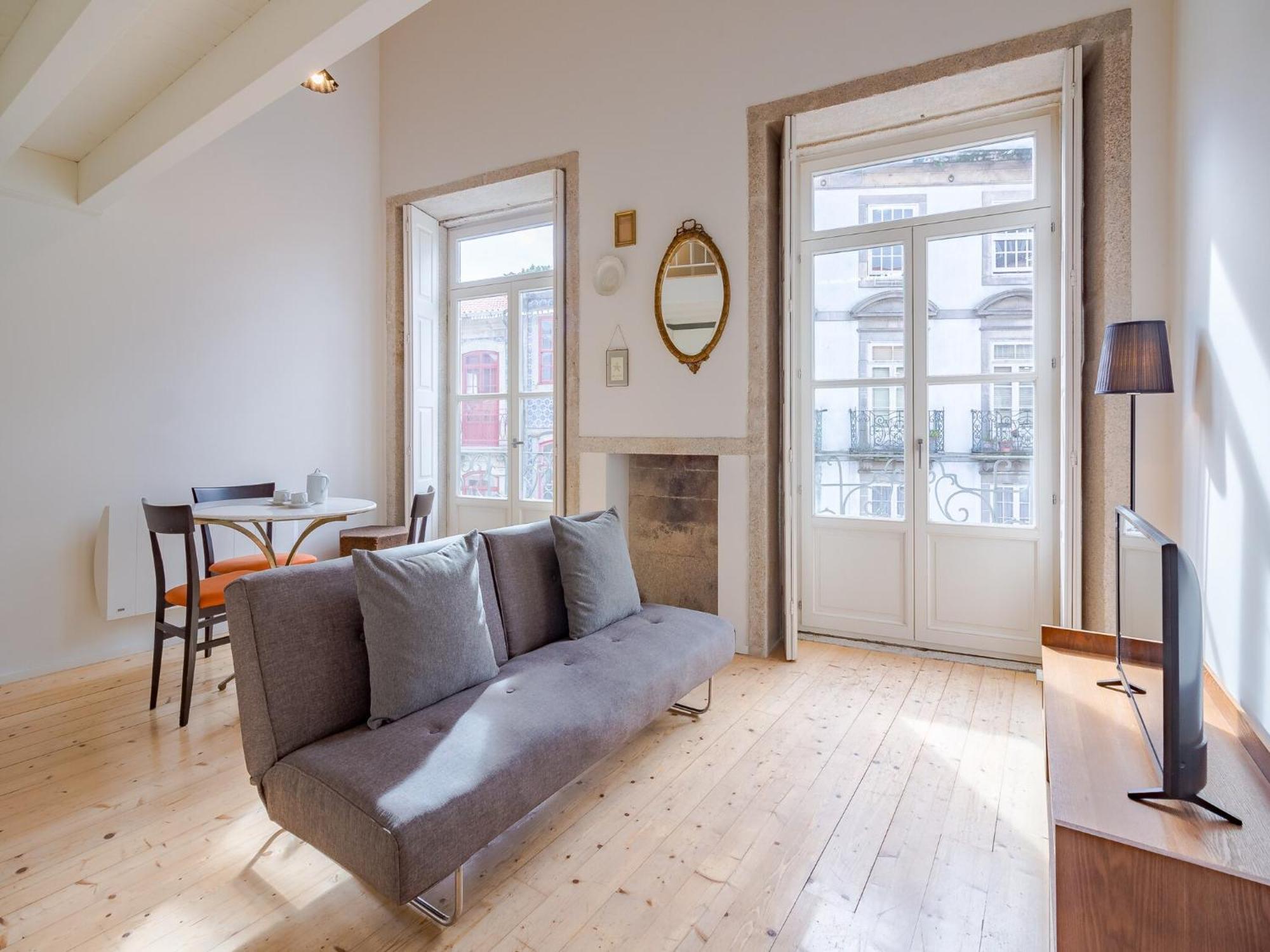 Charming In Prime Location Apartment *