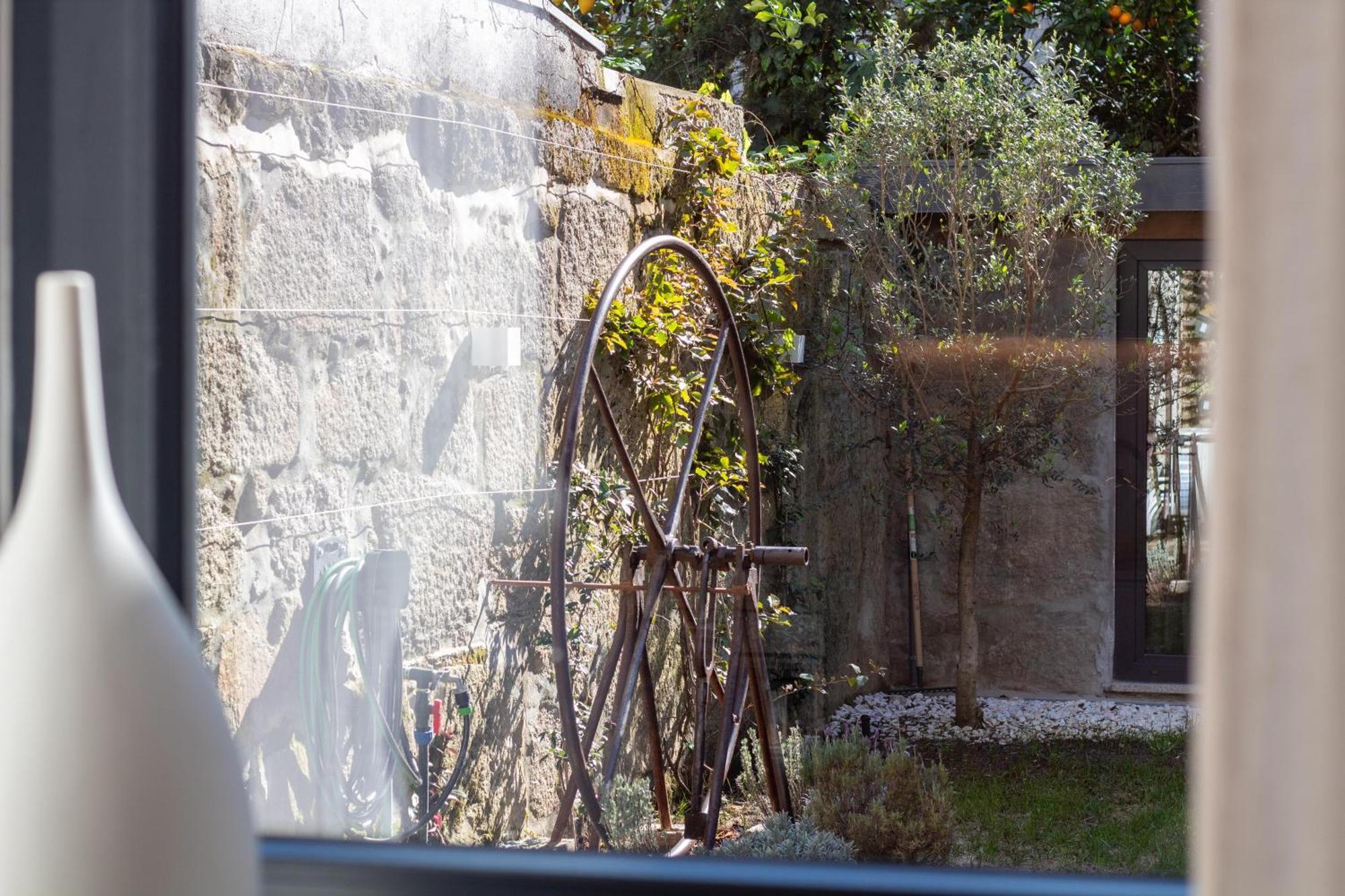 Olive Tree House By Lovelystay