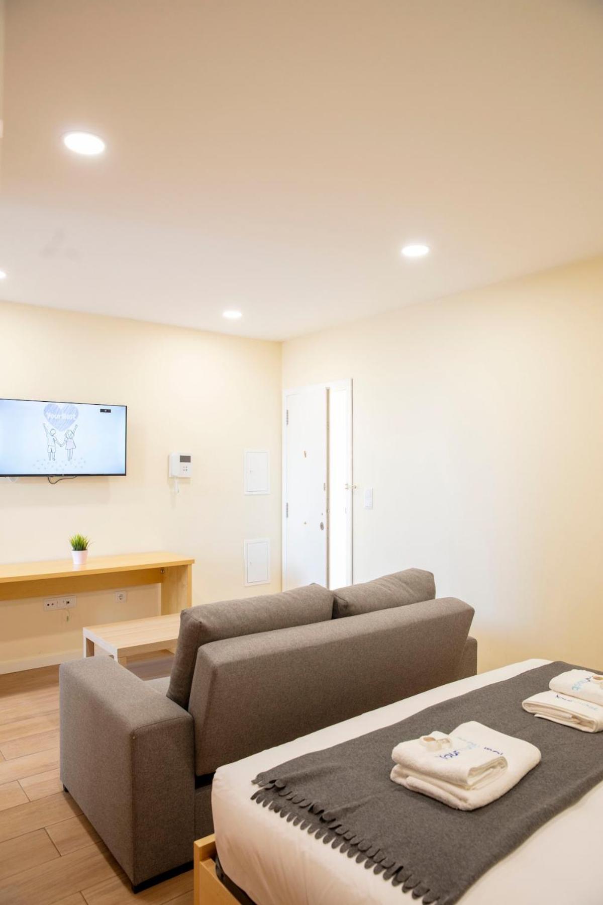 Apartment Close To Everything Your Gray Prm 2t *