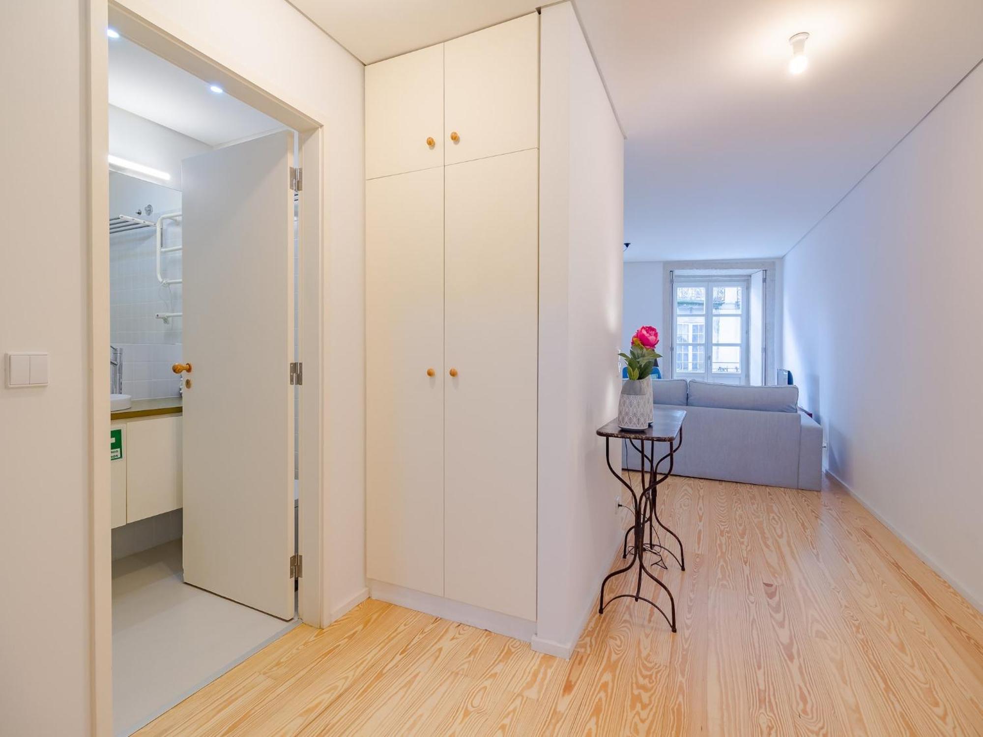 1-bedroom Beautiful In Apartment