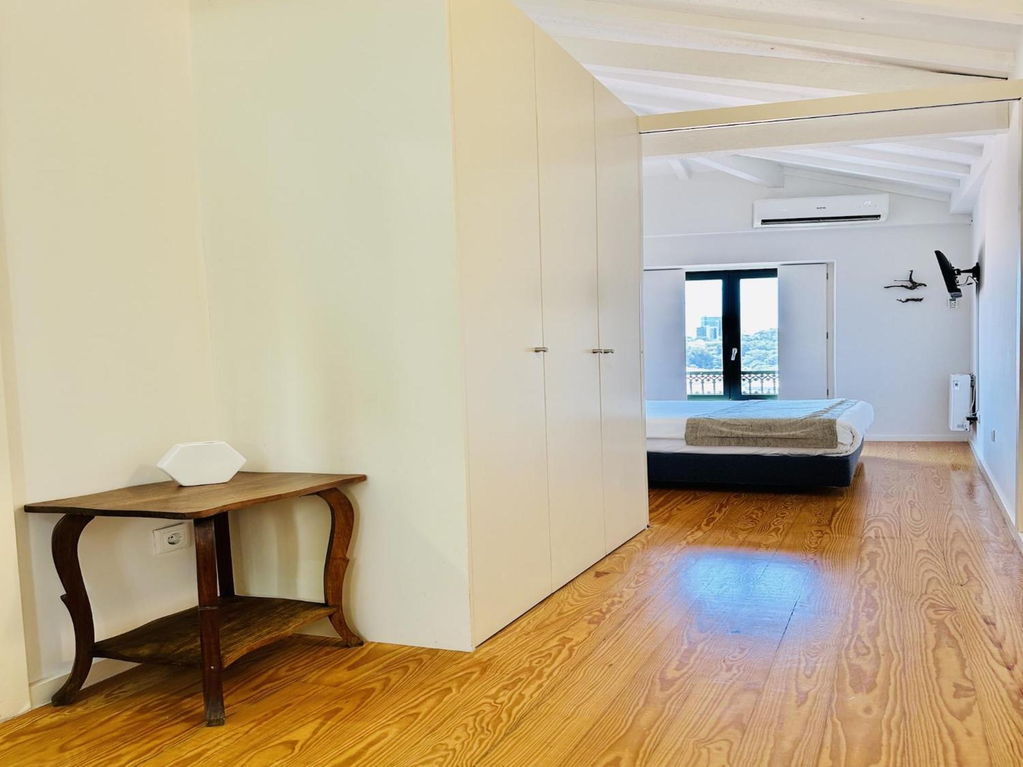Apartment Charming 2-bedroom In