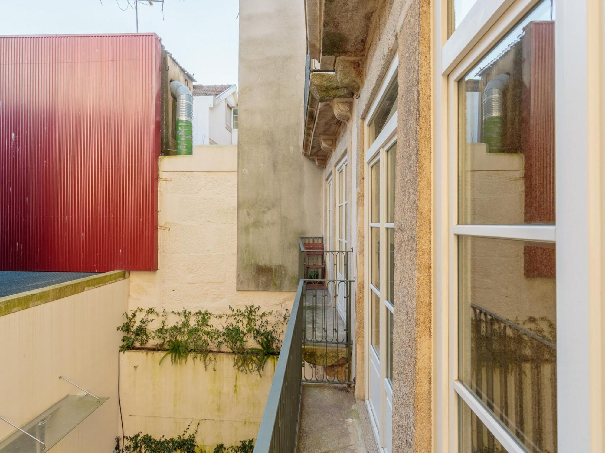 Cozy Getaway In With Balcony Apartment Porto