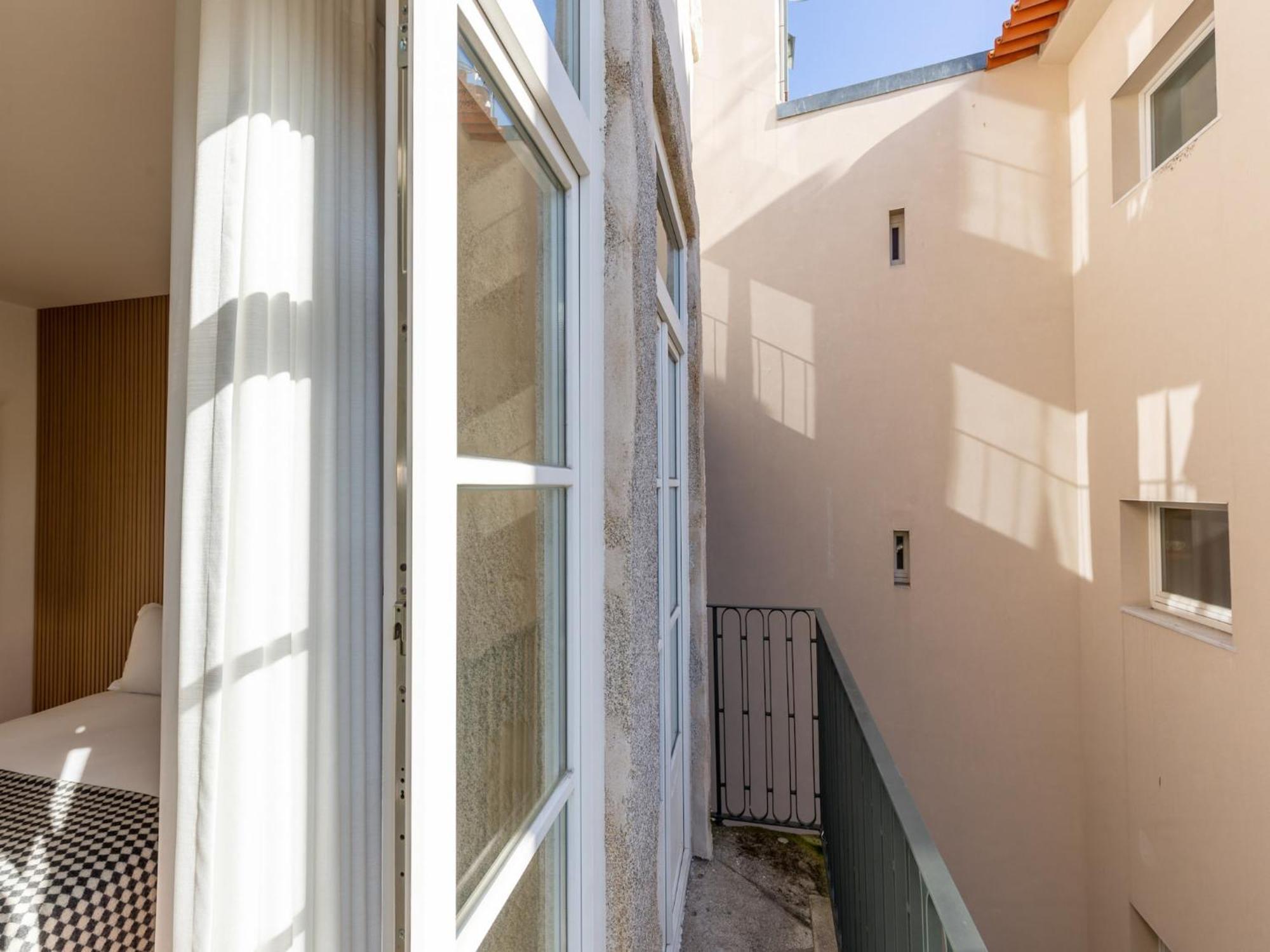 Cozy Getaway In With Balcony * Porto