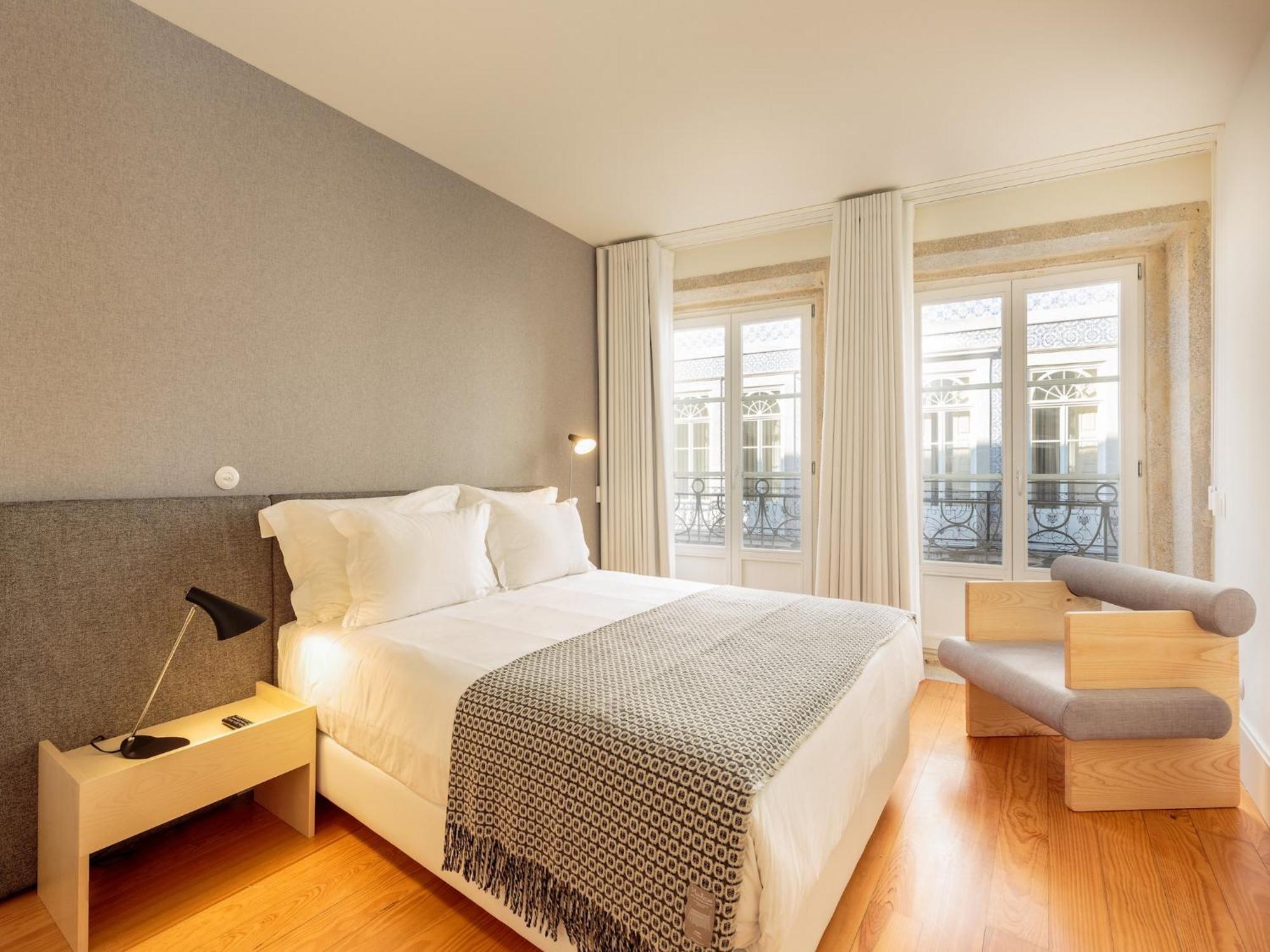 Urban With Balcony In Apartment Porto