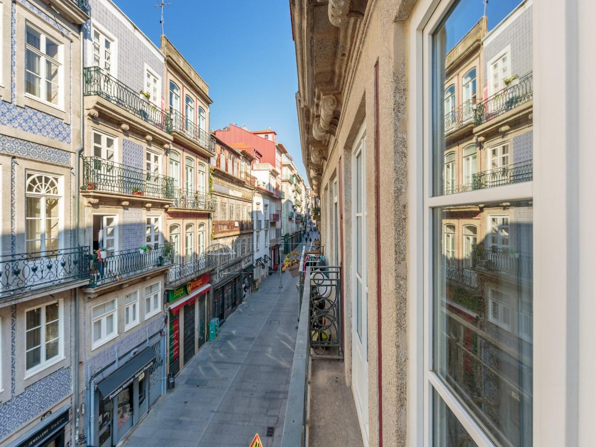 Apartment Urban With Balcony In *